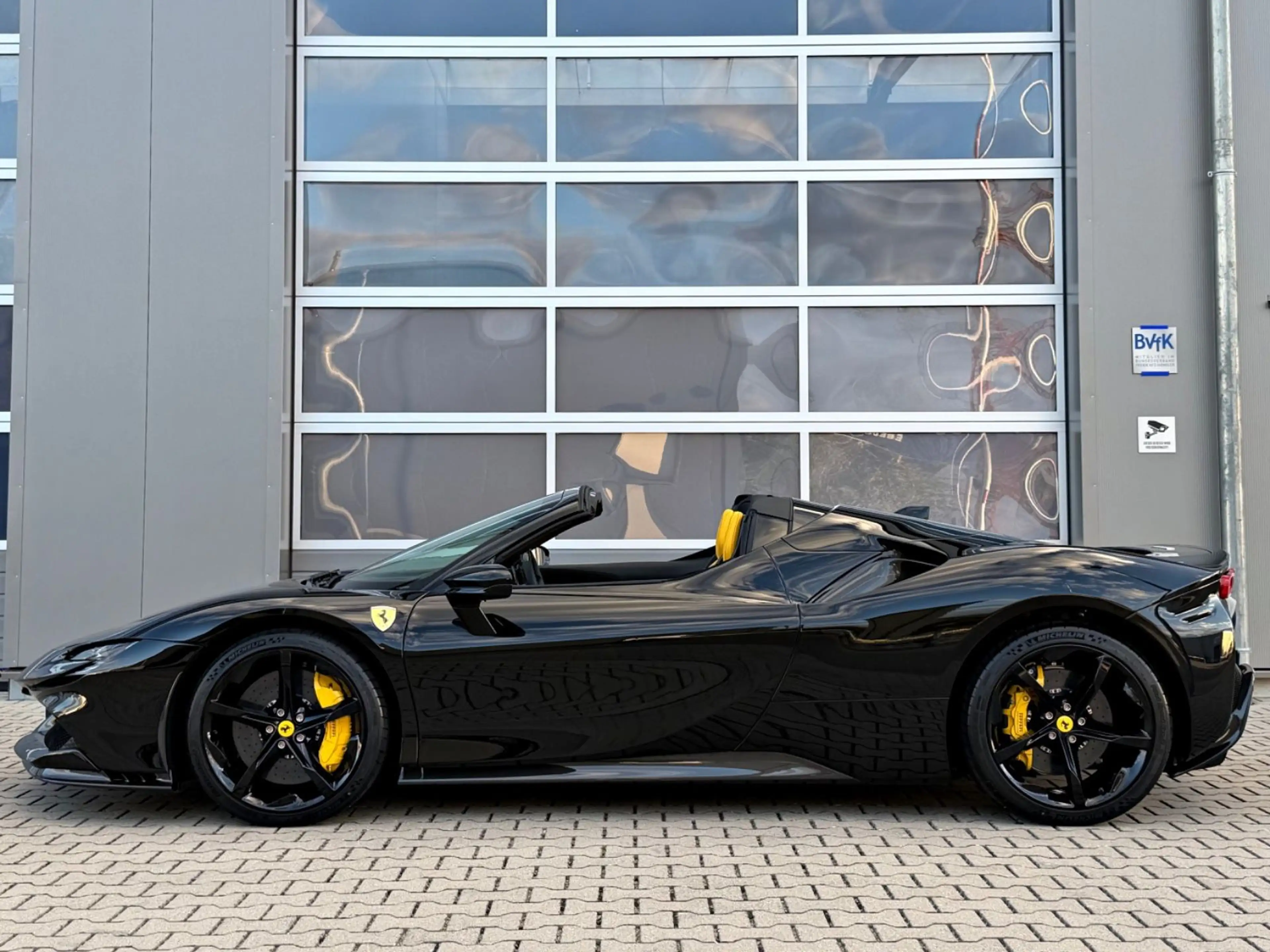 Ferrari SF90 Spider Nero DS Pelle Gialla Carbon Lift BRD — photo 5