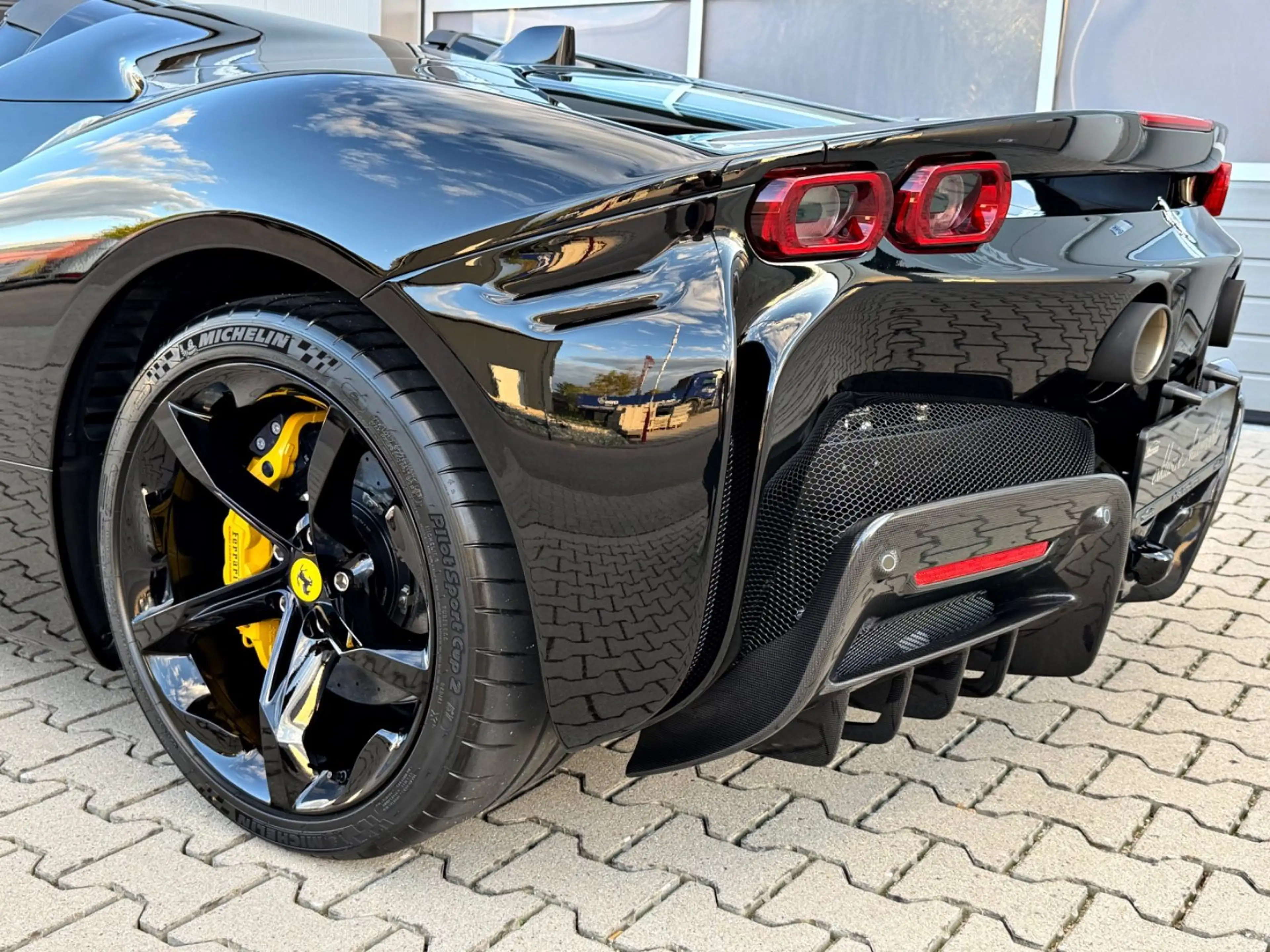 Ferrari SF90 Spider Nero DS Pelle Gialla Carbon Lift BRD — photo 47