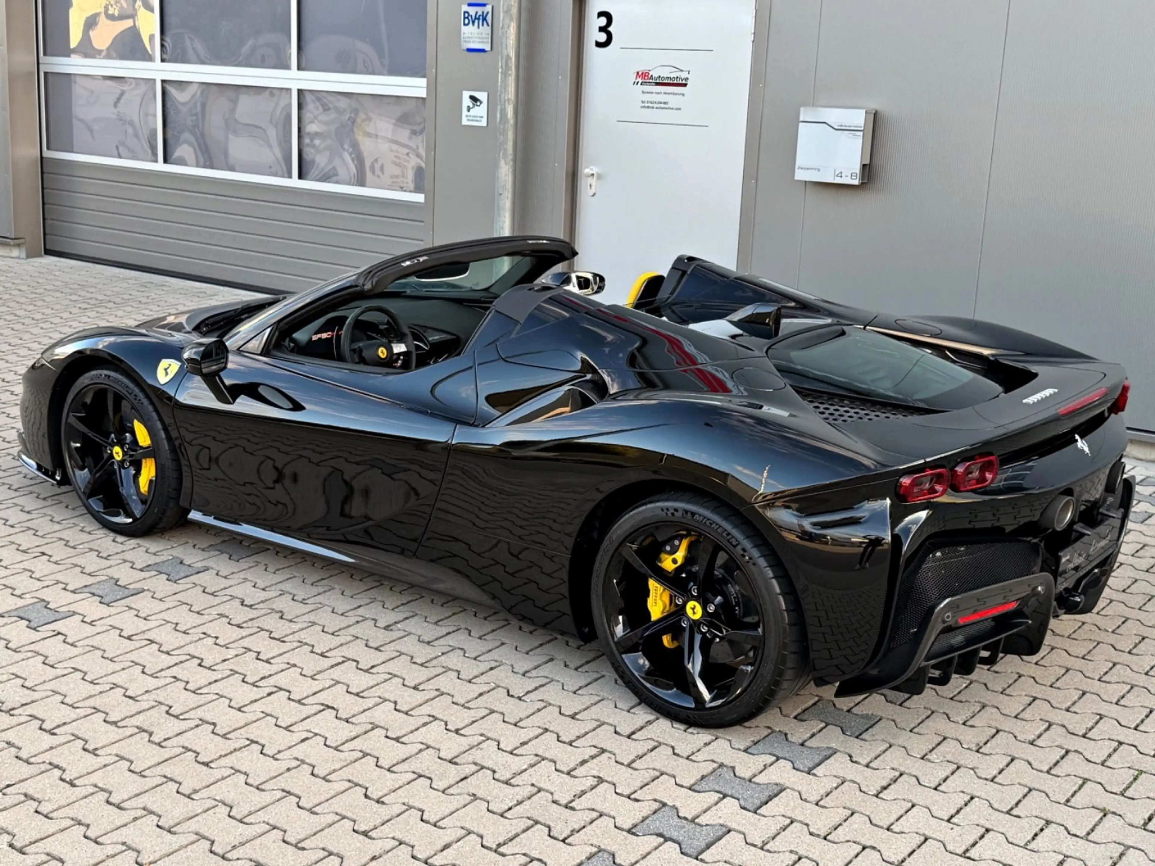 Ferrari SF90 Spider Nero DS Pelle Gialla Carbon Lift BRD — photo 6