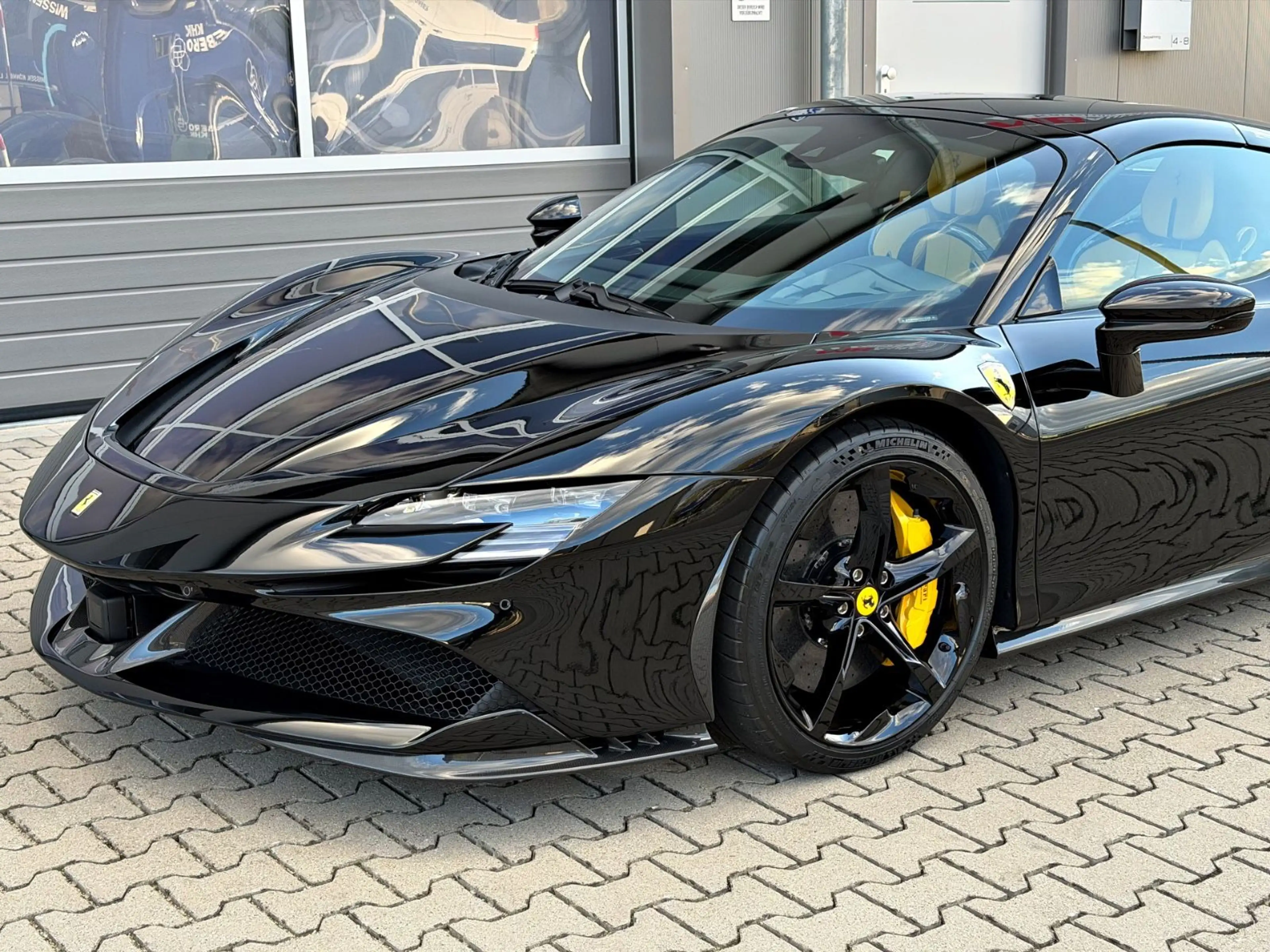 Ferrari SF90 Spider Nero DS Pelle Gialla Carbon Lift BRD — photo 40