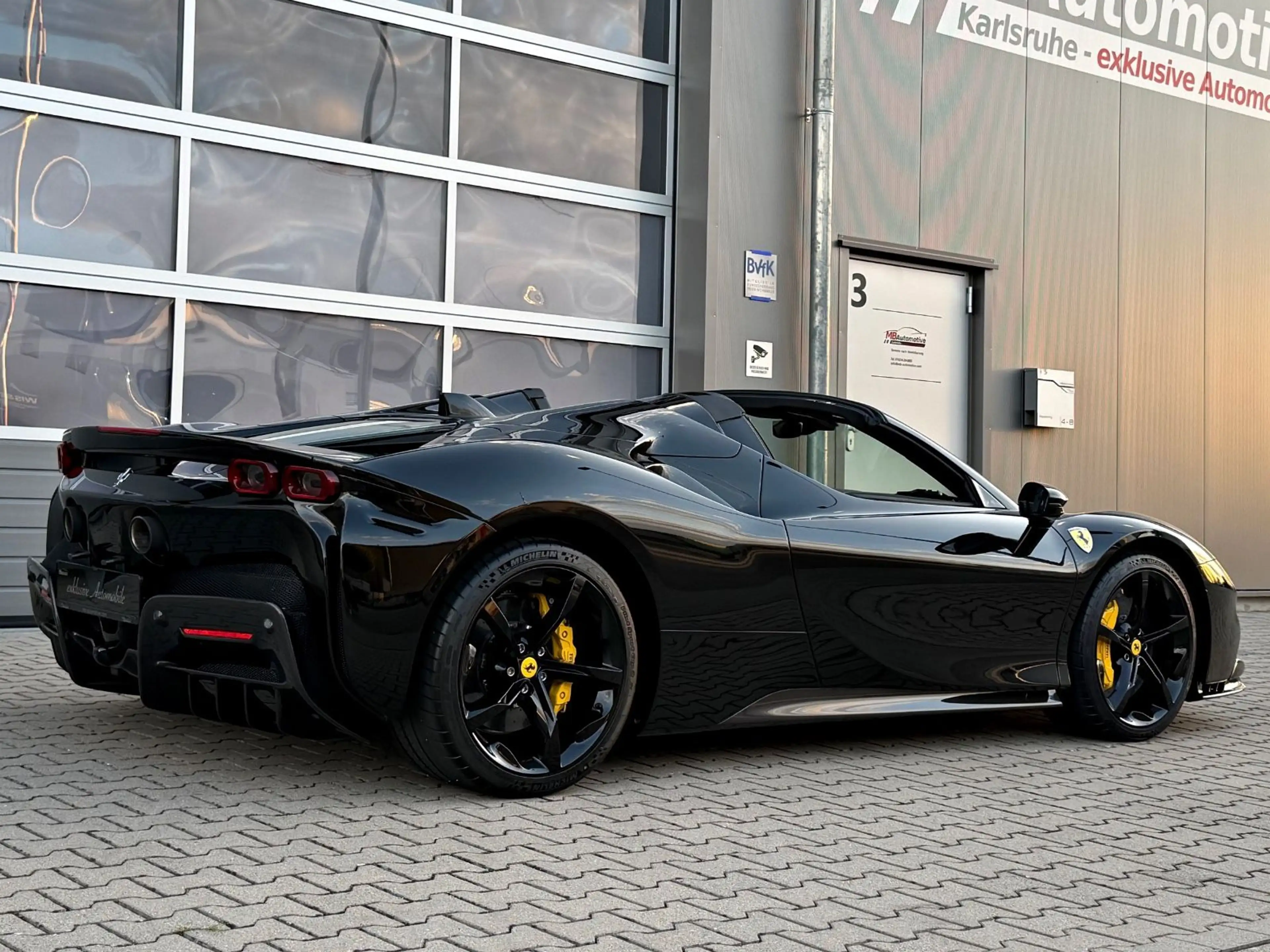 Ferrari SF90 Spider Nero DS Pelle Gialla Carbon Lift BRD — photo 12