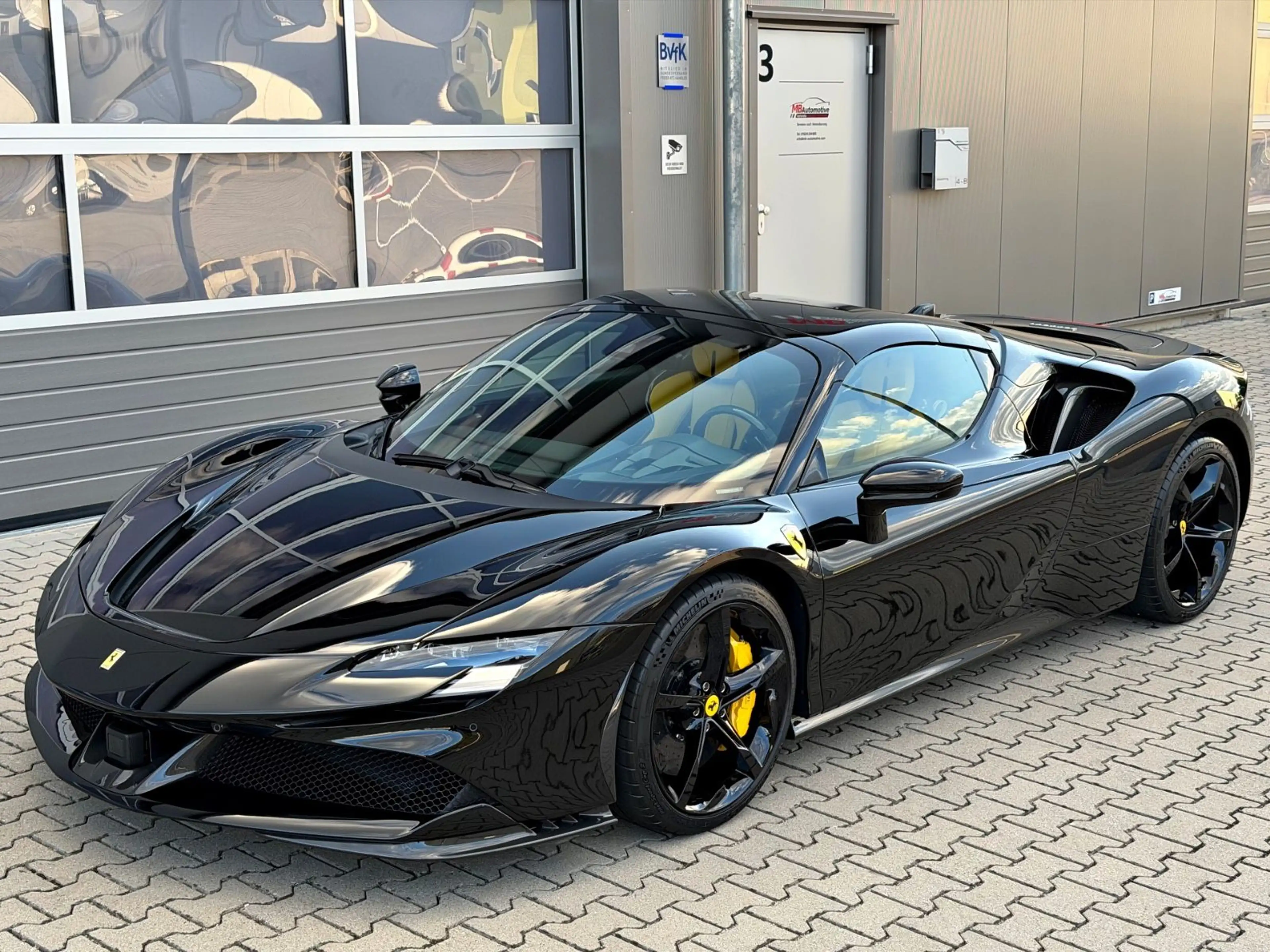 Ferrari SF90 Spider Nero DS Pelle Gialla Carbon Lift BRD — photo 41