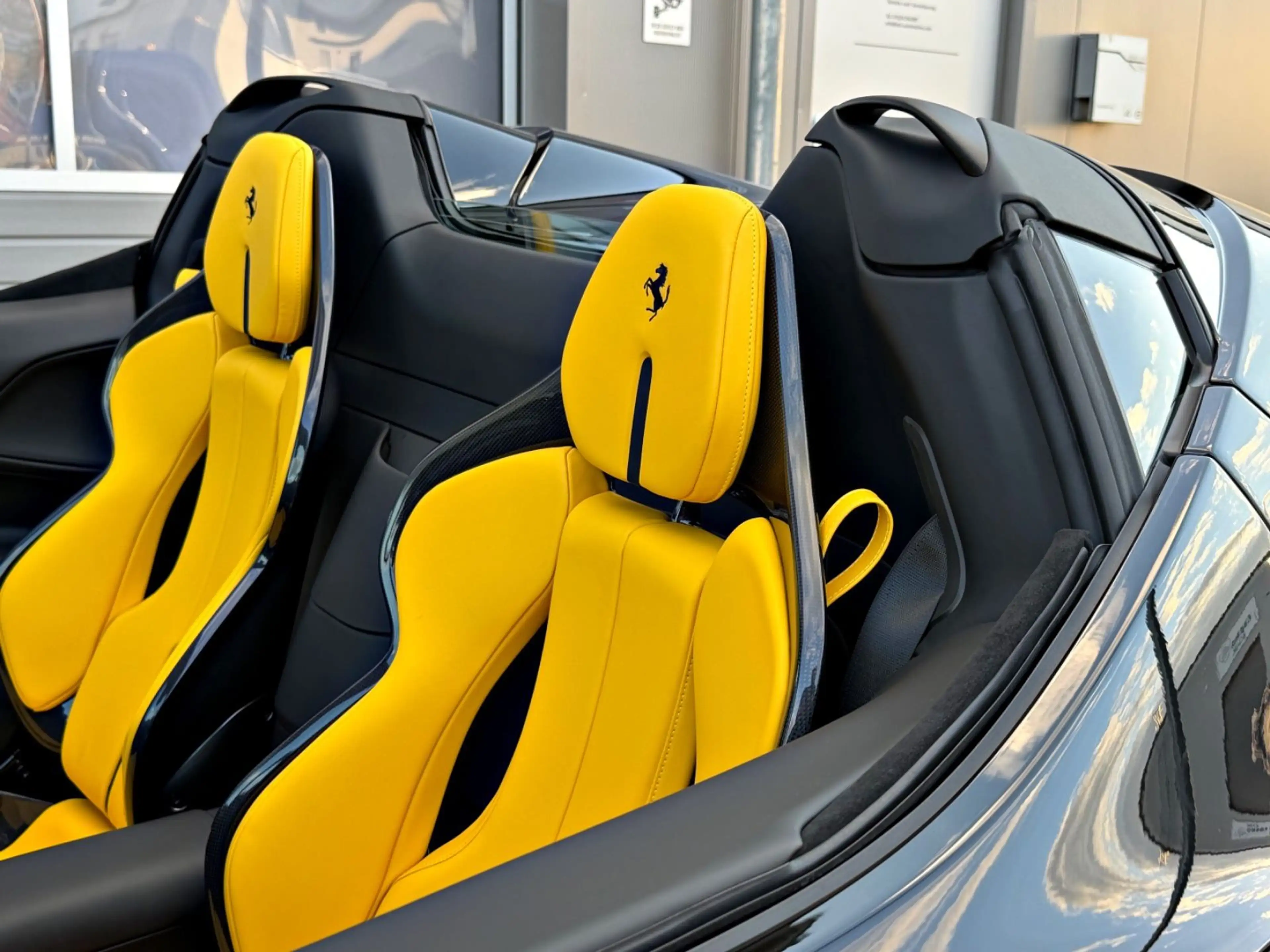 Ferrari SF90 Spider Nero DS Pelle Gialla Carbon Lift BRD — photo 18