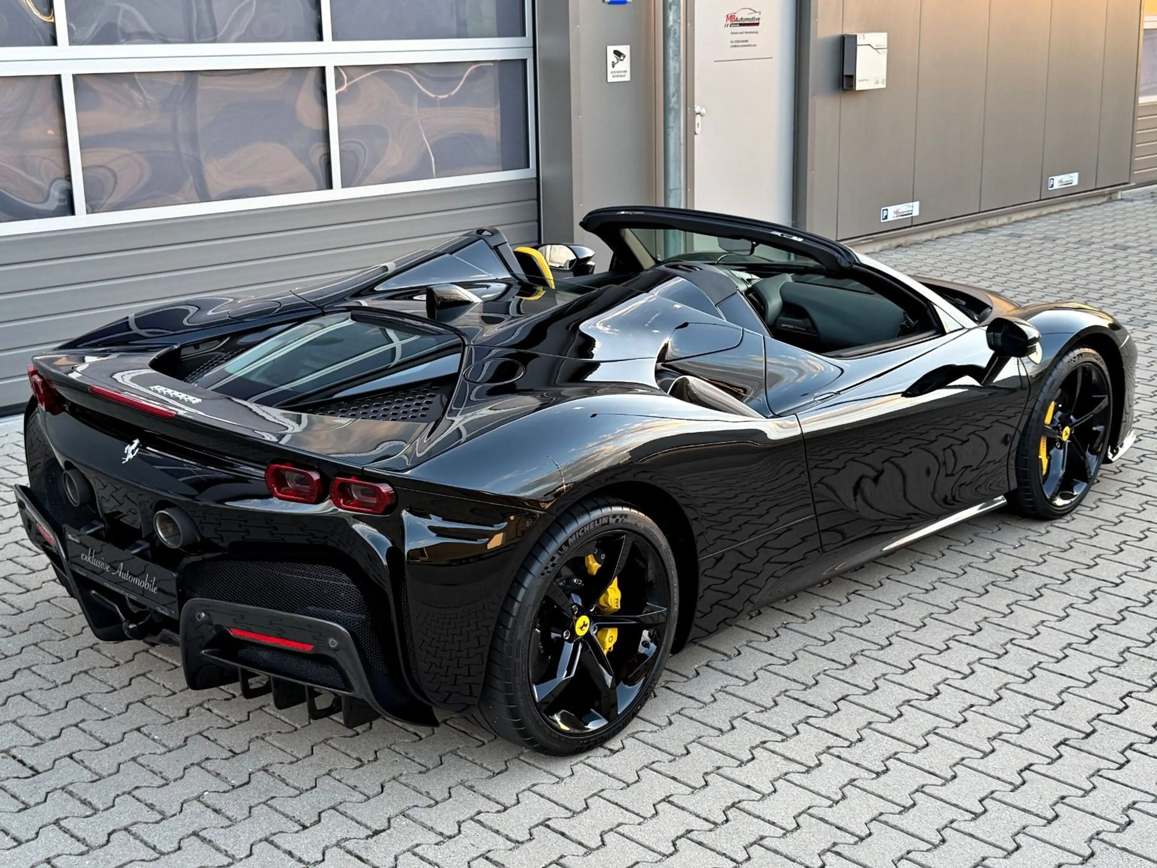 Ferrari SF90 Spider Nero DS Pelle Gialla Carbon Lift BRD — photo 10