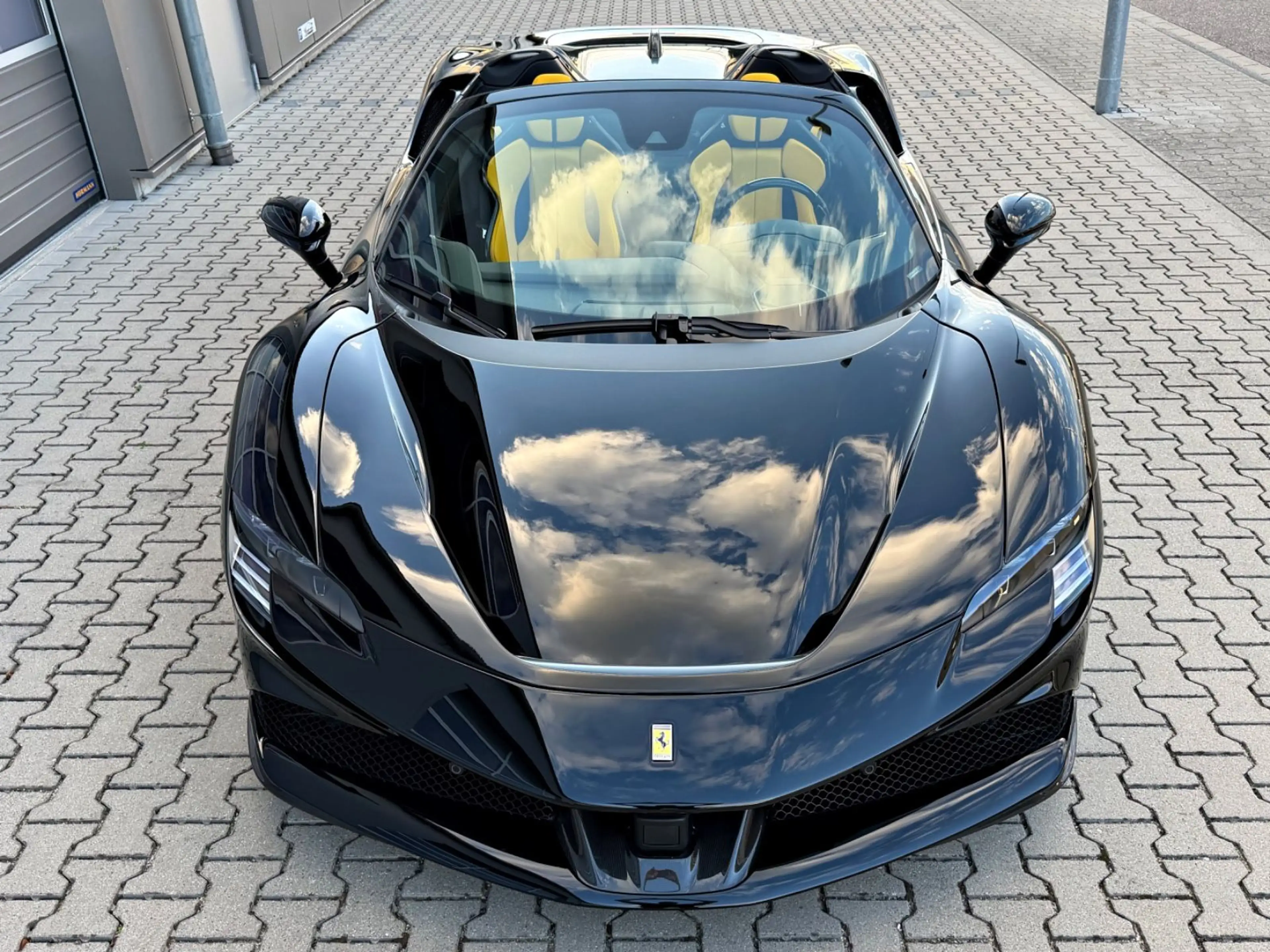 Ferrari SF90 Spider Nero DS Pelle Gialla Carbon Lift BRD — photo 17