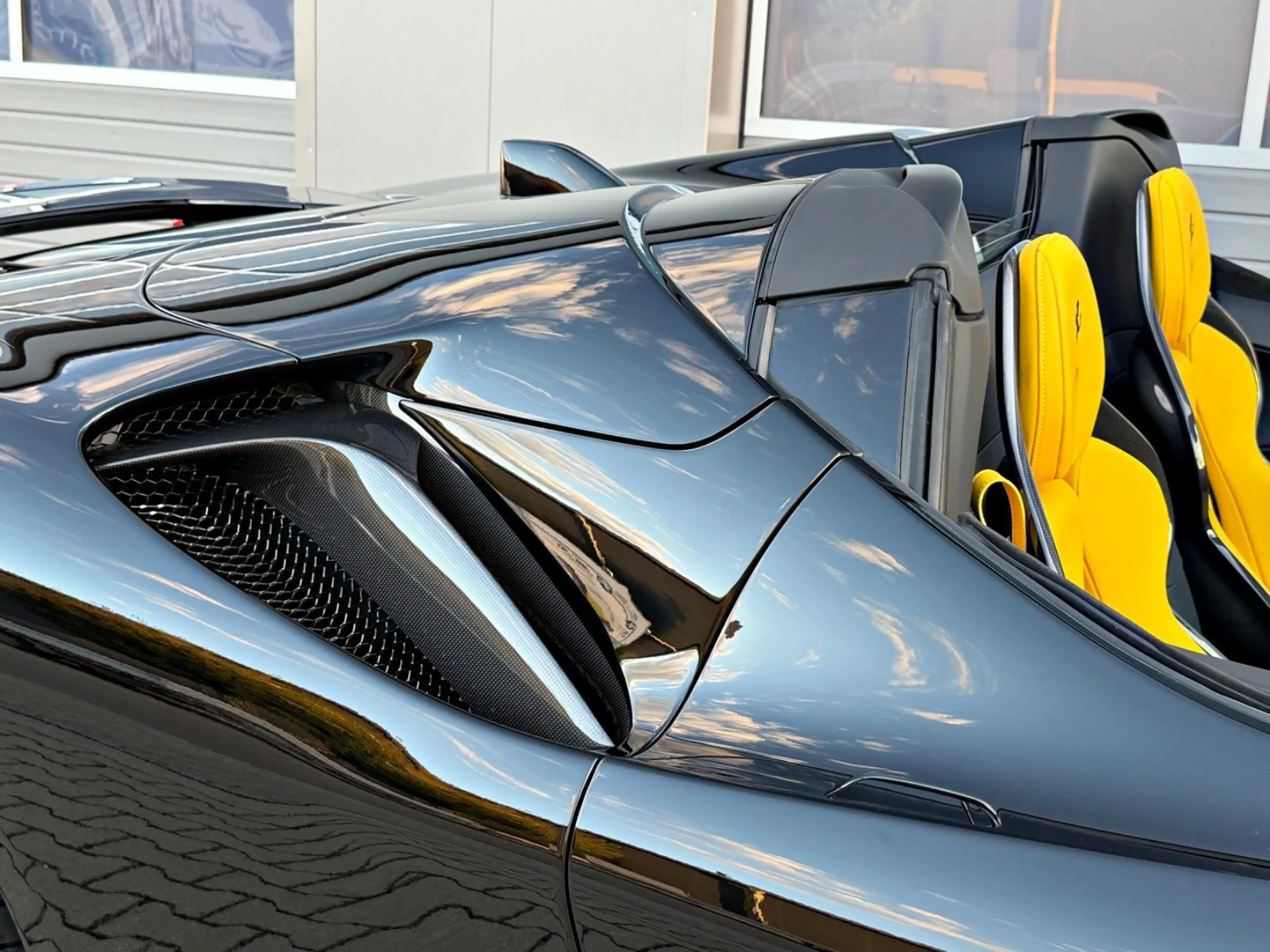 Ferrari SF90 Spider Nero DS Pelle Gialla Carbon Lift BRD — photo 34