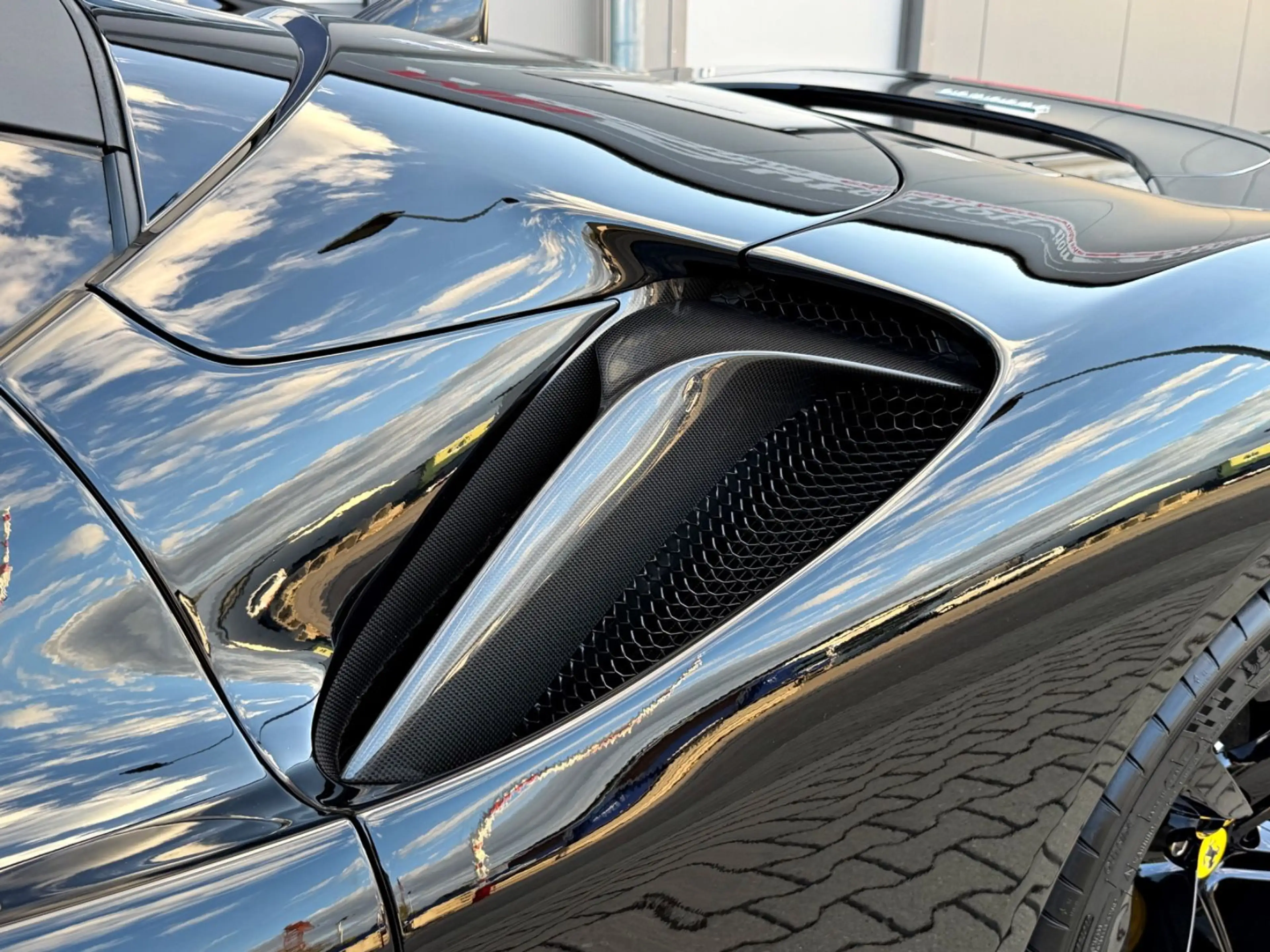 Ferrari SF90 Spider Nero DS Pelle Gialla Carbon Lift BRD — photo 44