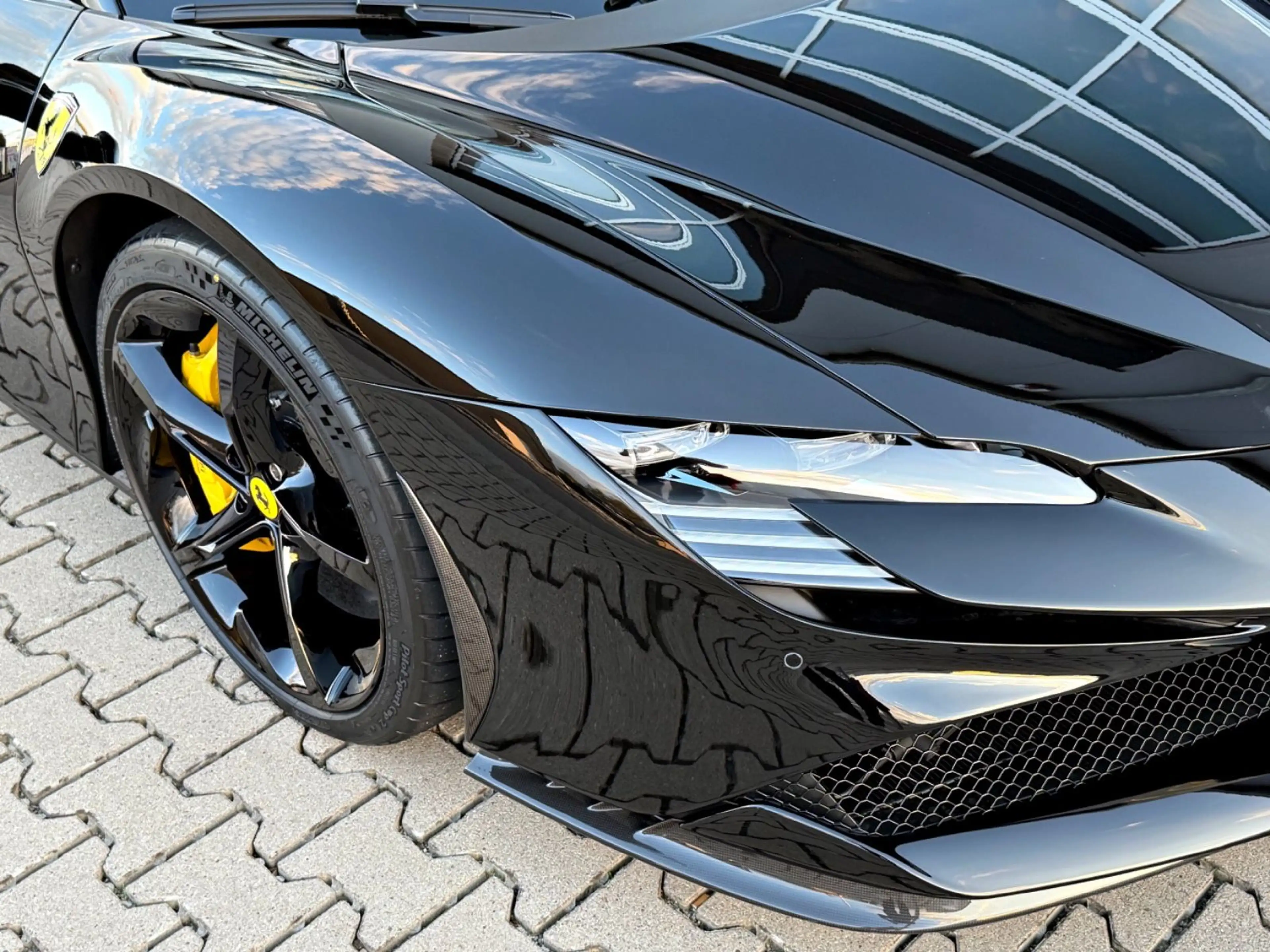 Ferrari SF90 Spider Nero DS Pelle Gialla Carbon Lift BRD — photo 37
