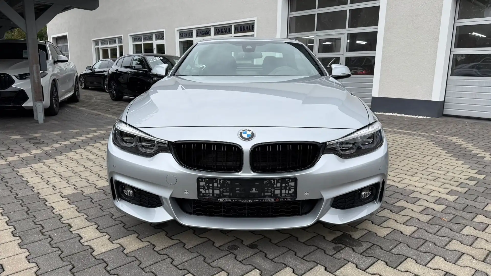 BMW 420 i Cabrio M Sport LED Navi Autom H&K Silber - 2