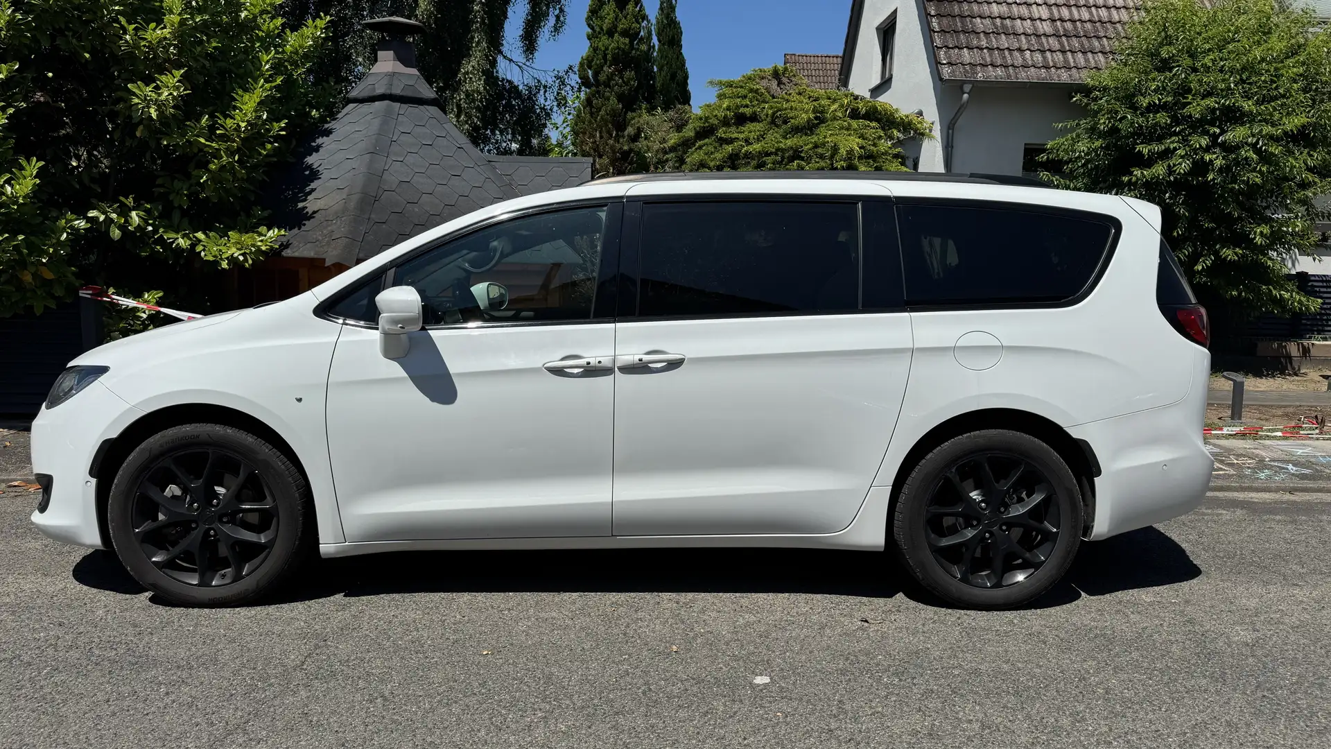 Chrysler Pacifica Touring L Launch Edition AWD Blanc - 1