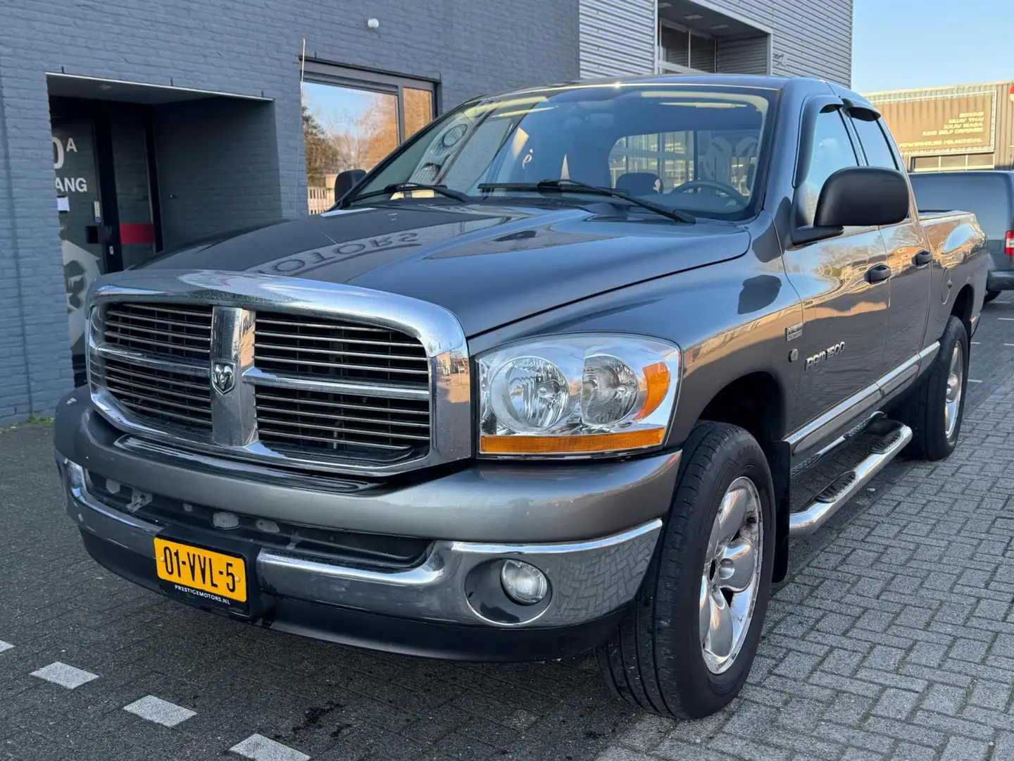 Dodge RAM 1500 SLT 5.7L V8 Hemi 4X4 LPG-g3 tweede Eigenaar Gris - 2