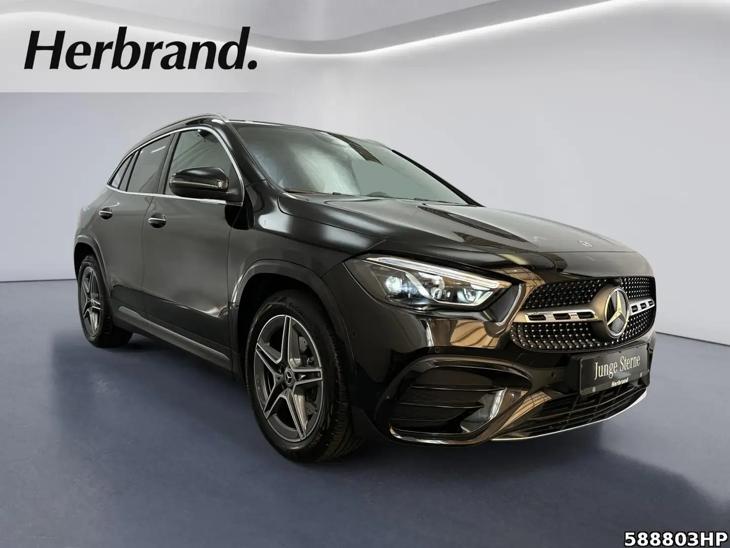 Mercedes-Benz GLA 200 AMG MULTIBEAM DISTRONIC AHK Schwarz - 2