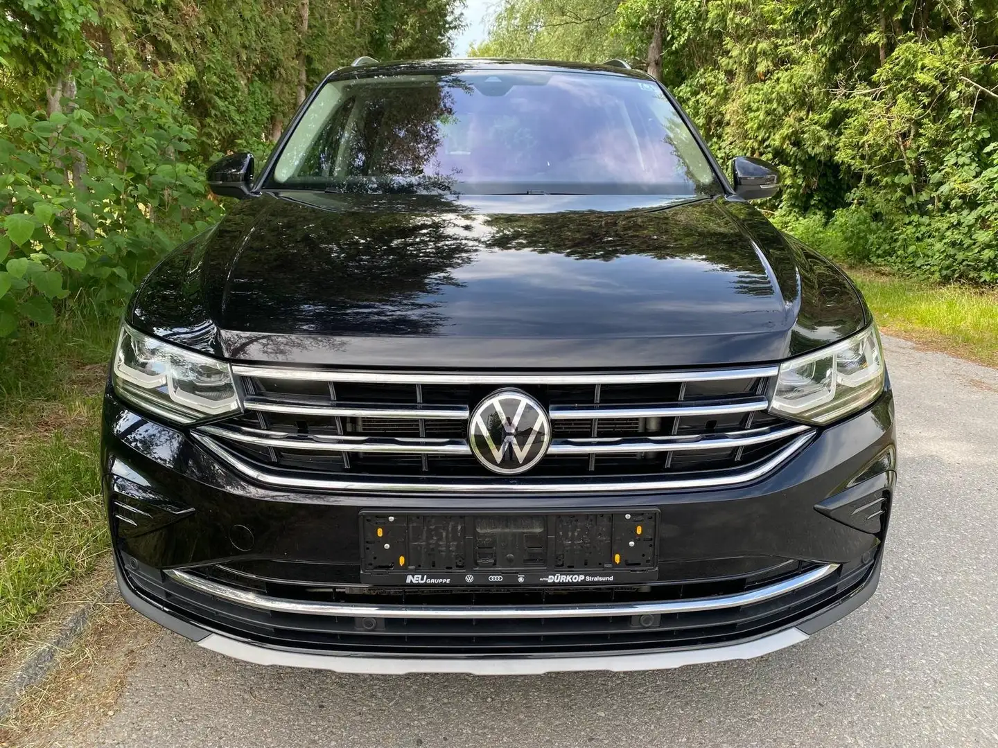 Volkswagen Tiguan Elegance 4Motion 2,0TDI 17 Extras Topausstattung Schwarz - 1