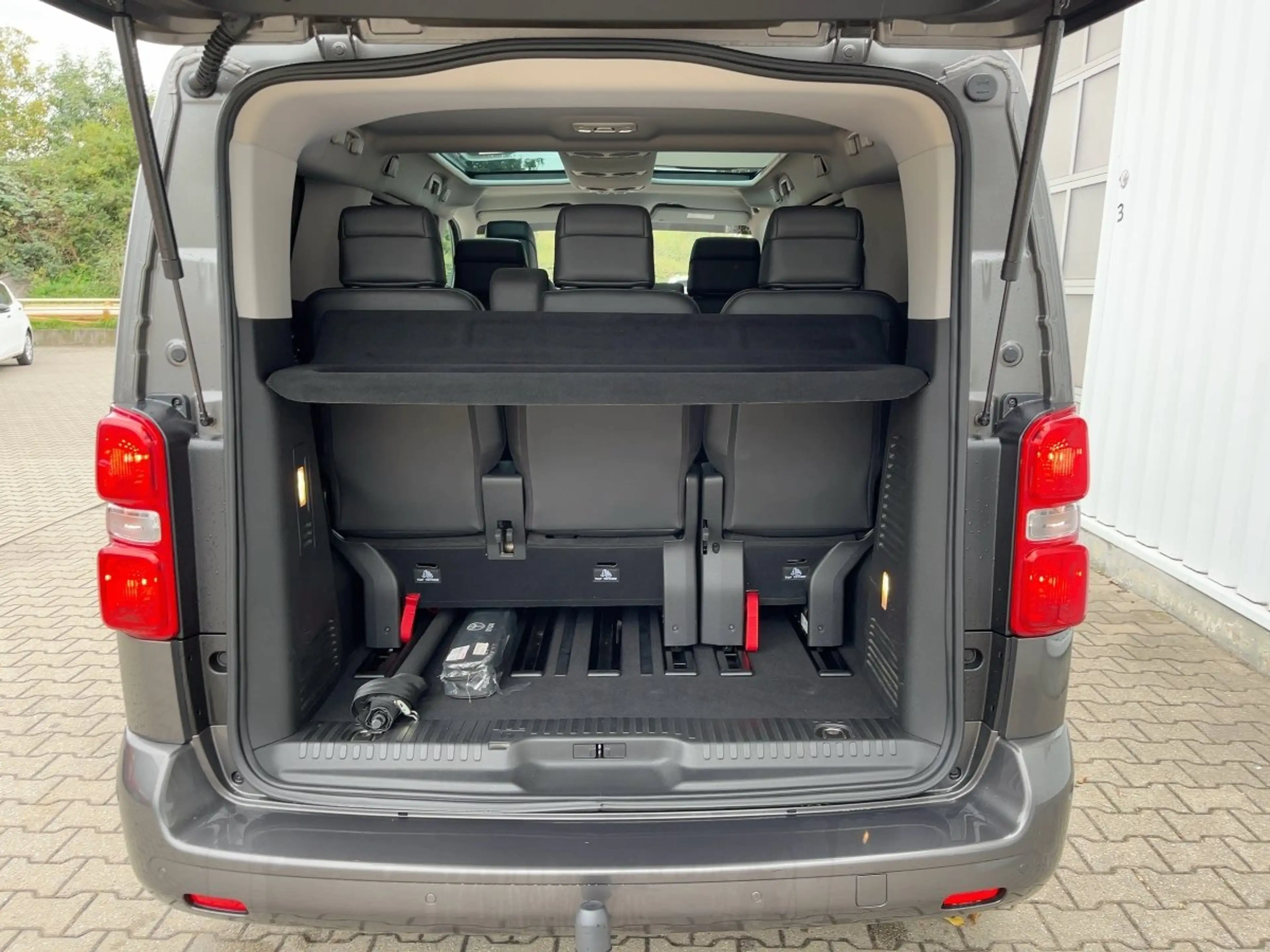 Toyota Proace Verso 2.0 D-4D L1 Executive AHK*StandHz — photo 22