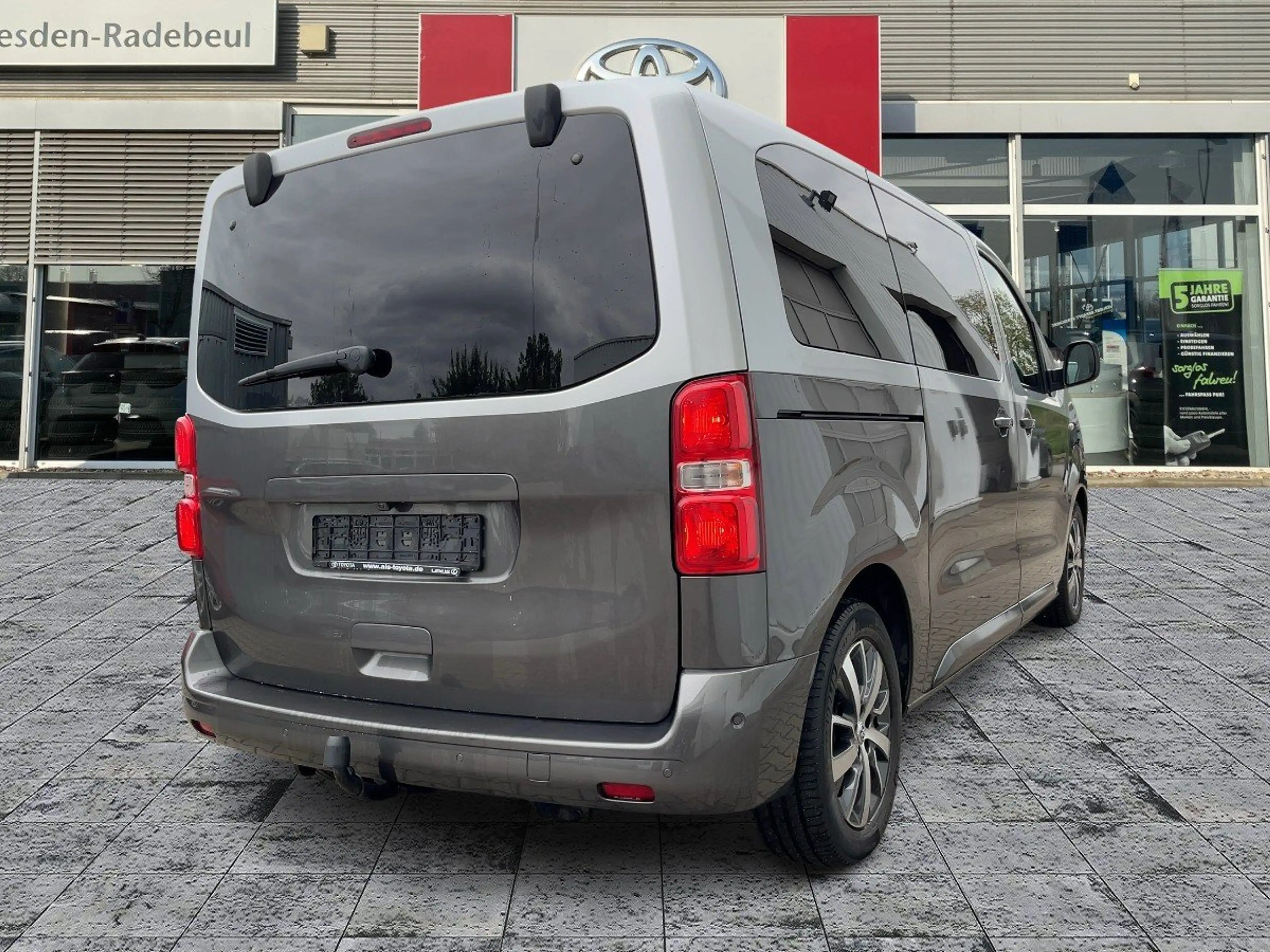 Toyota Proace Verso 2.0 D-4D L1 Executive AHK*StandHz — photo 8