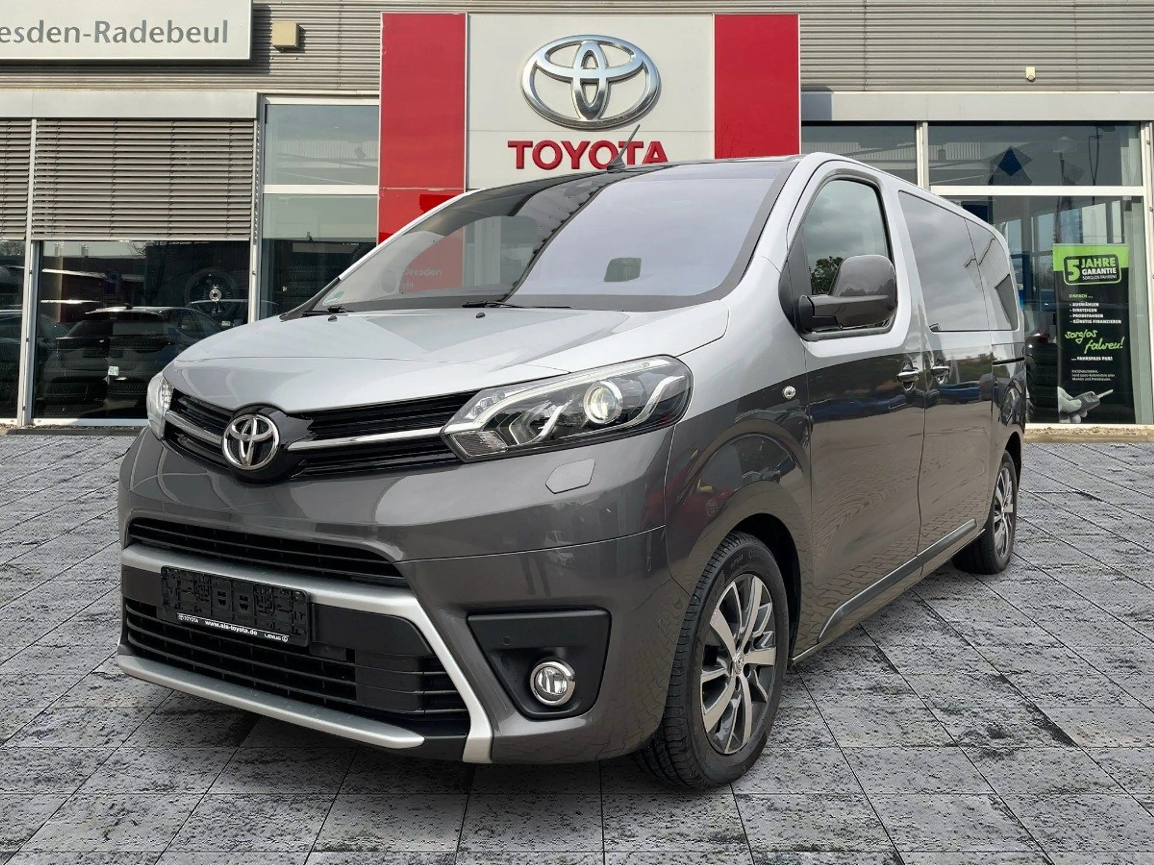 Toyota Proace Verso 2.0 D-4D L1 Executive AHK*StandHz — photo 2