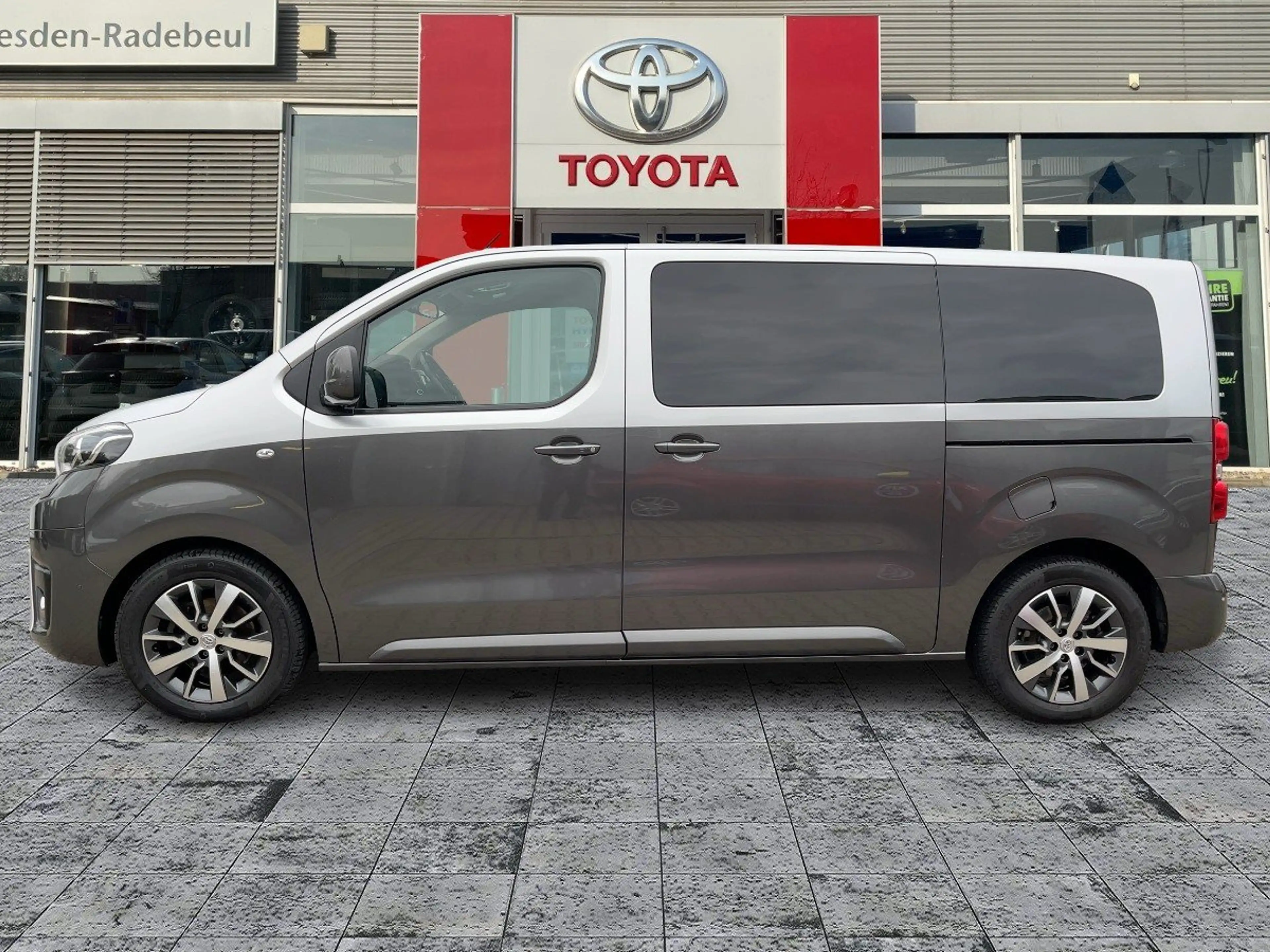 Toyota Proace Verso 2.0 D-4D L1 Executive AHK*StandHz — photo 5