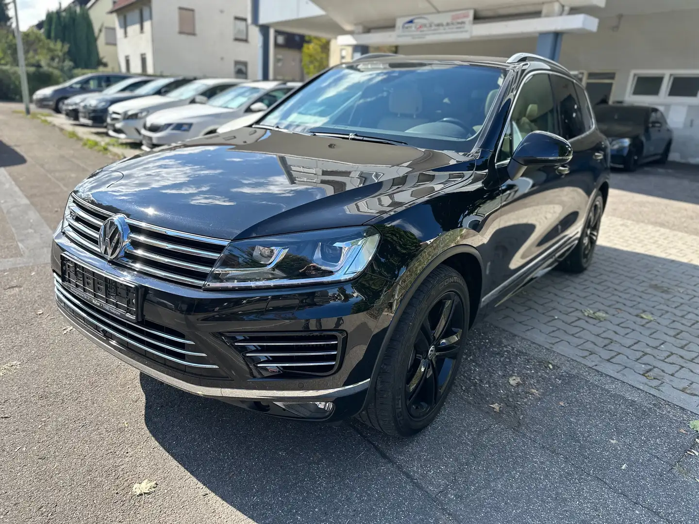 Volkswagen Touareg V6 TDI R-Line Exclusive Terrain Tech 4Motion Voll Schwarz - 1