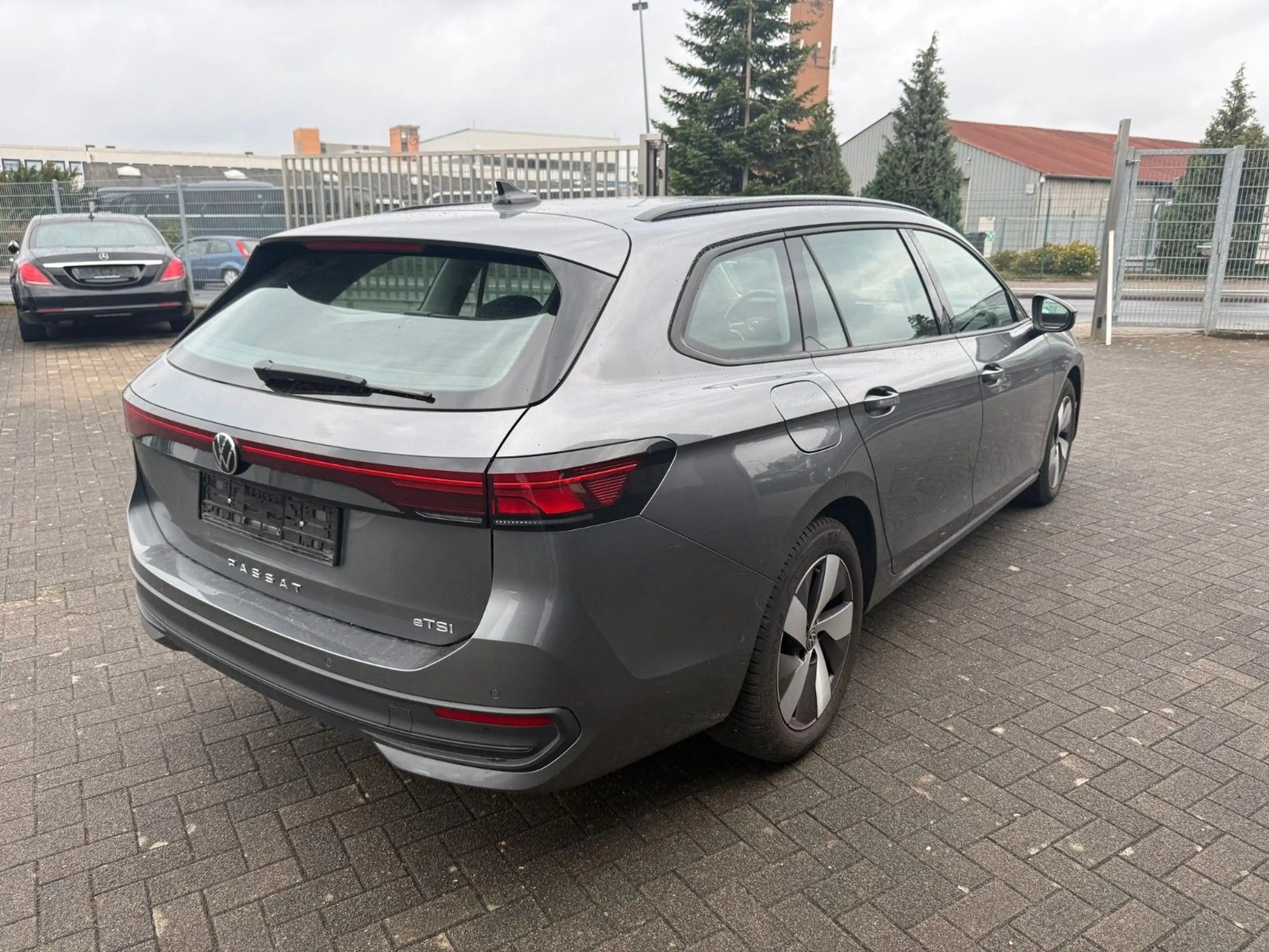 Volkswagen Passat Variant 1.5 eTSI *CAM*ACC*SHZ*ALU* — photo 3