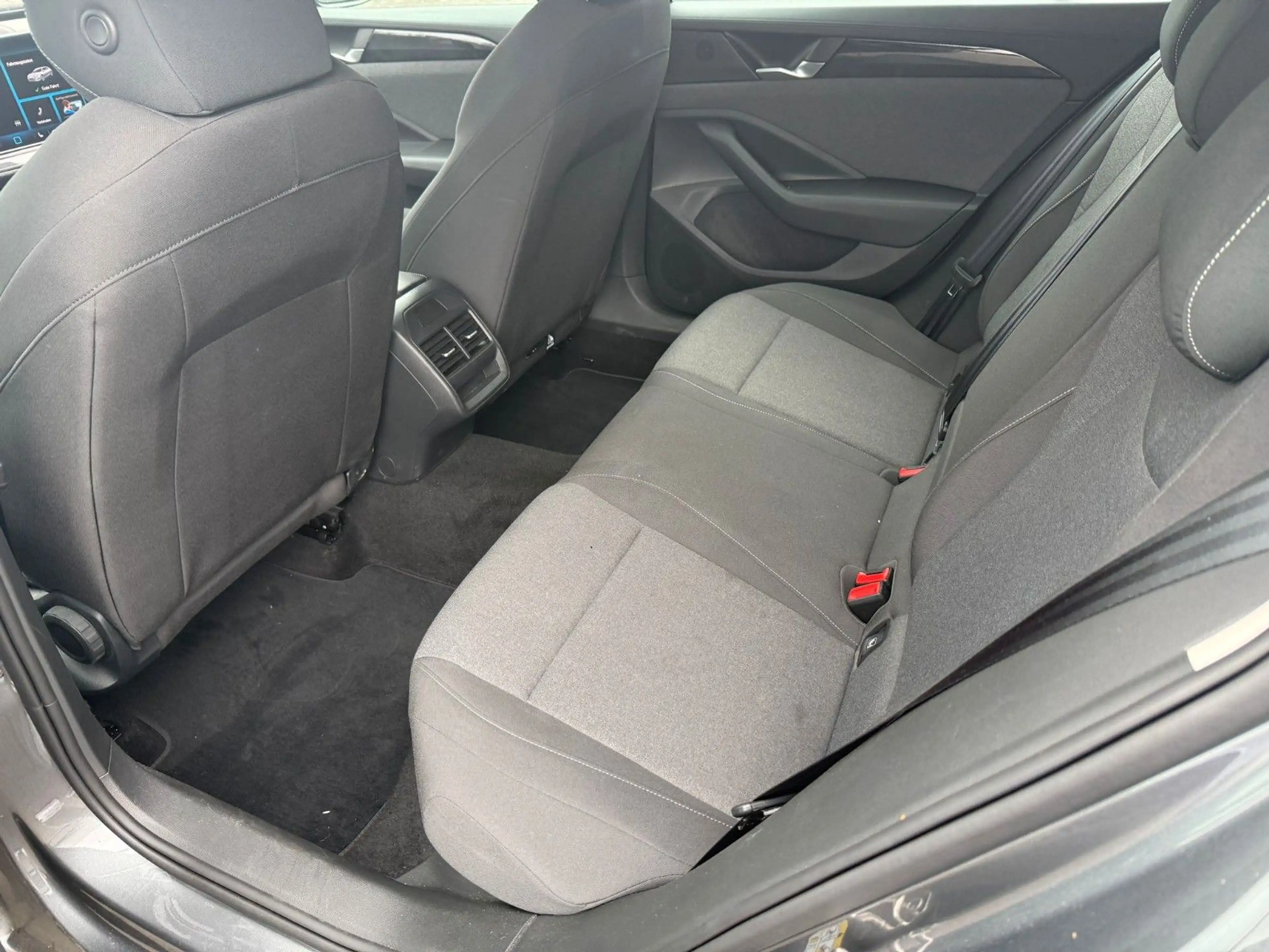 Volkswagen Passat Variant 1.5 eTSI *CAM*ACC*SHZ*ALU* — photo 14
