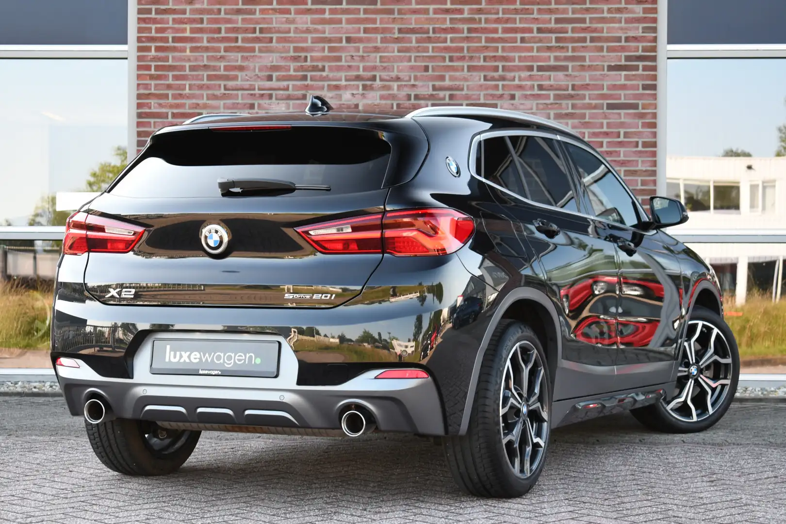 BMW X2 sDrive20i 192pk M-Sport X Pano HUD 19inch Adp-LED Noir - 2