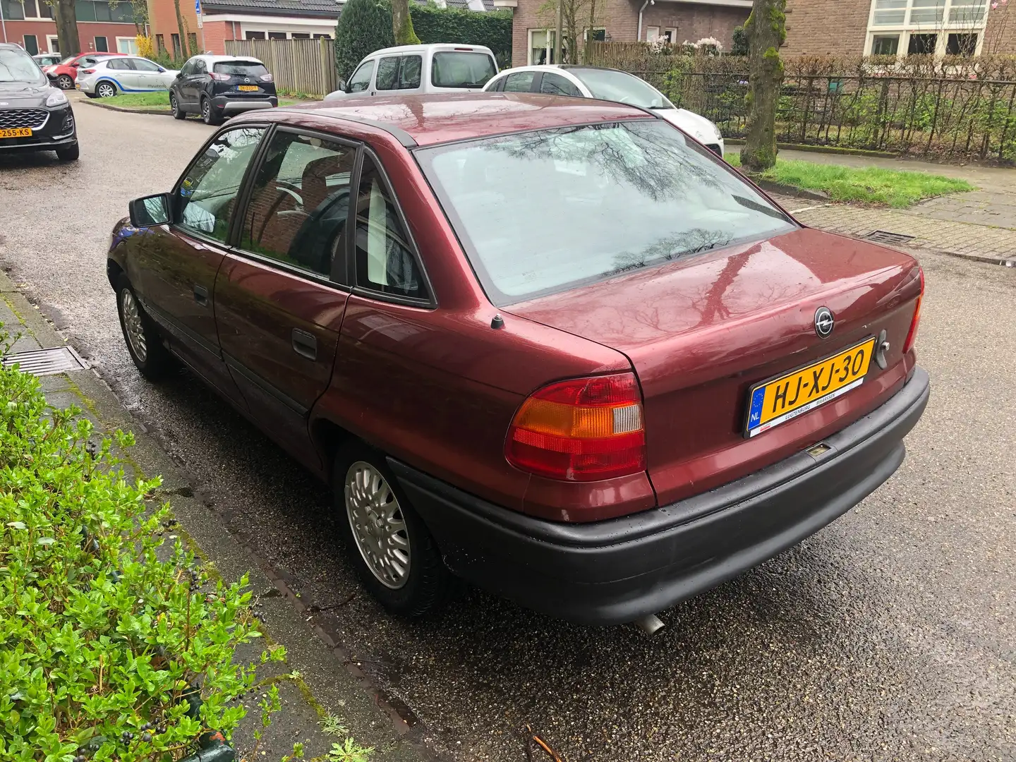 Opel Astra 1.8i CD crvena - 1