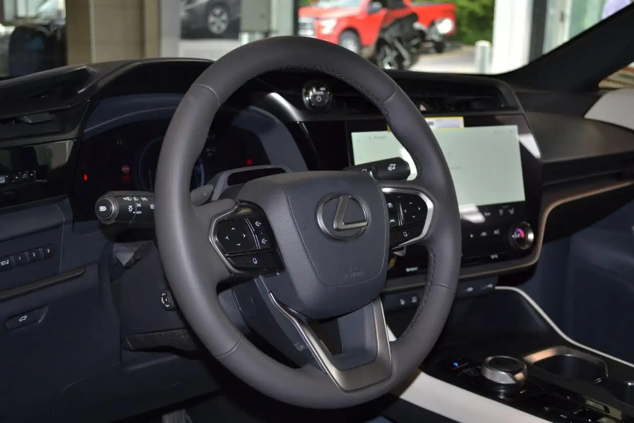 Lexus RZ снимка Lexus RZ