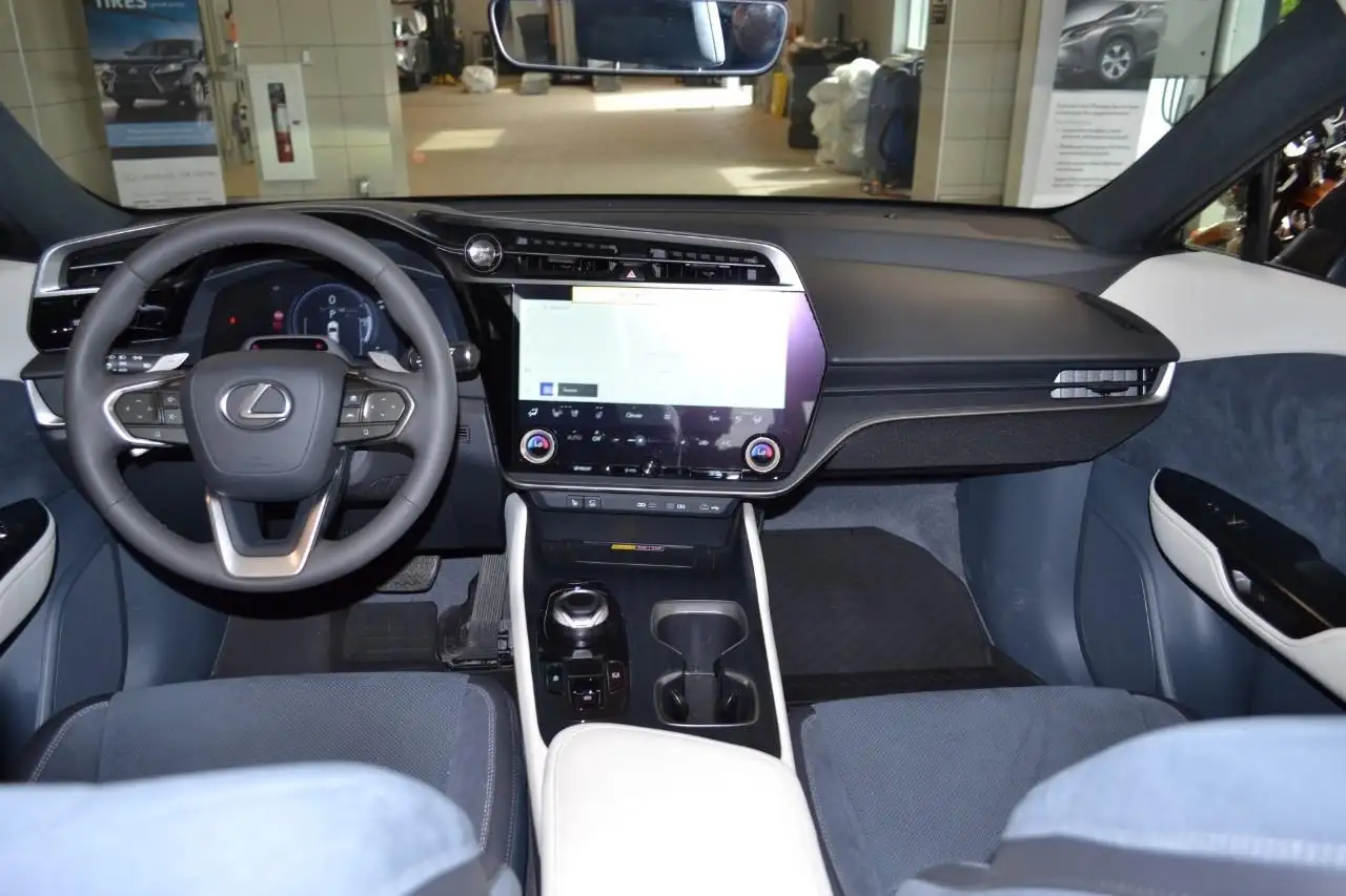 Lexus RZ снимка Lexus RZ