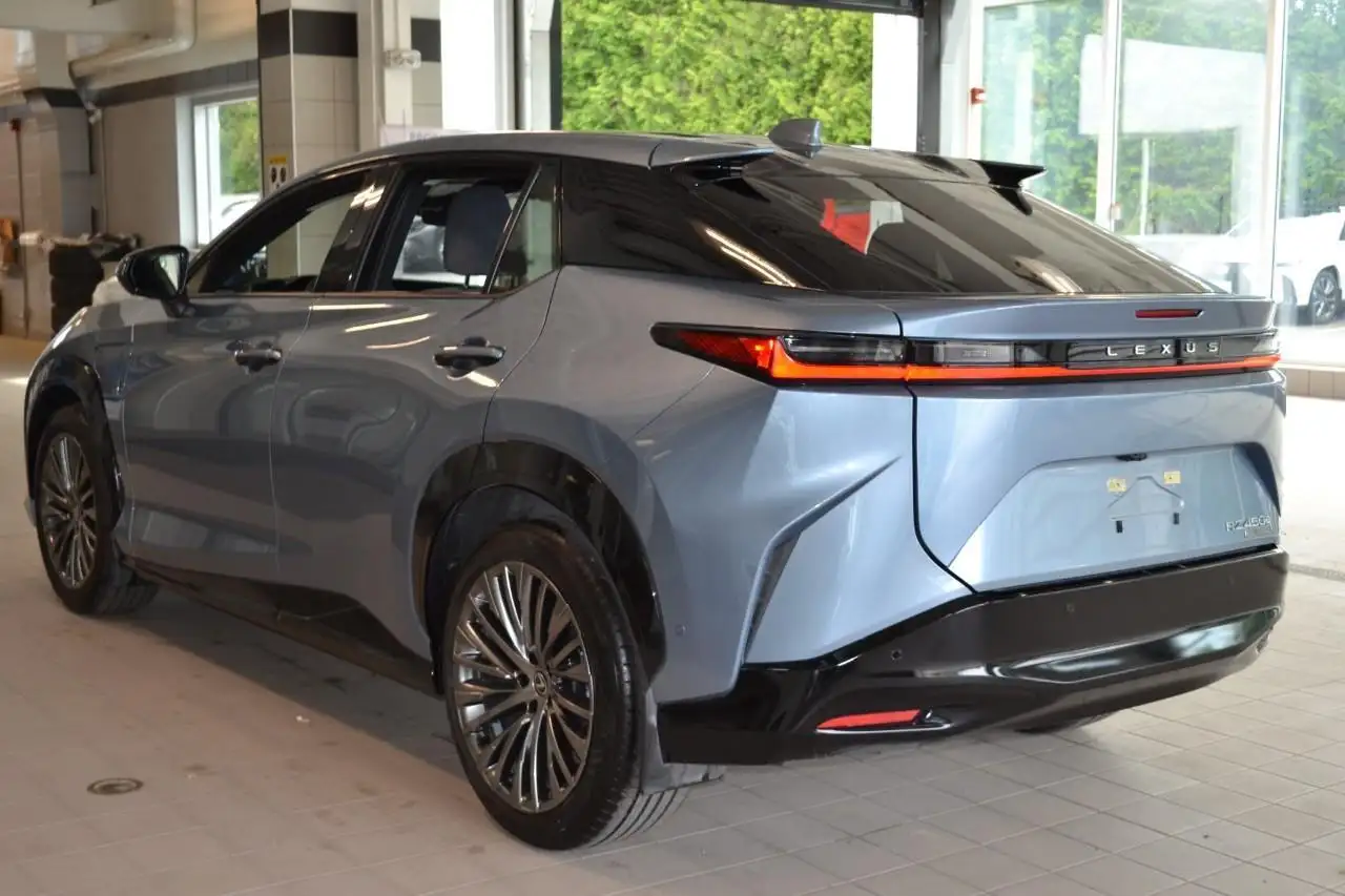 Lexus RZ снимка Lexus RZ