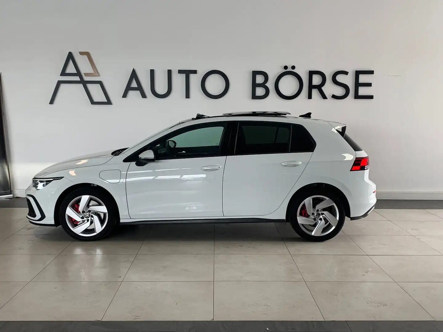 Volkswagen Golf VIII Lim 1.4 GTE NAVI*PANO*ViCo*ACC*AHK*LED Weiß - 2