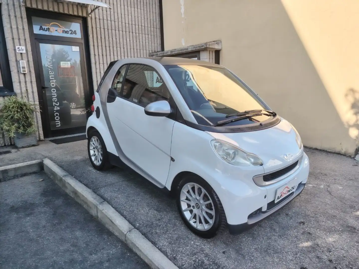 smart forTwo 1000 52 kW MHD coupé passion AUTOMATICA Bianco - 1