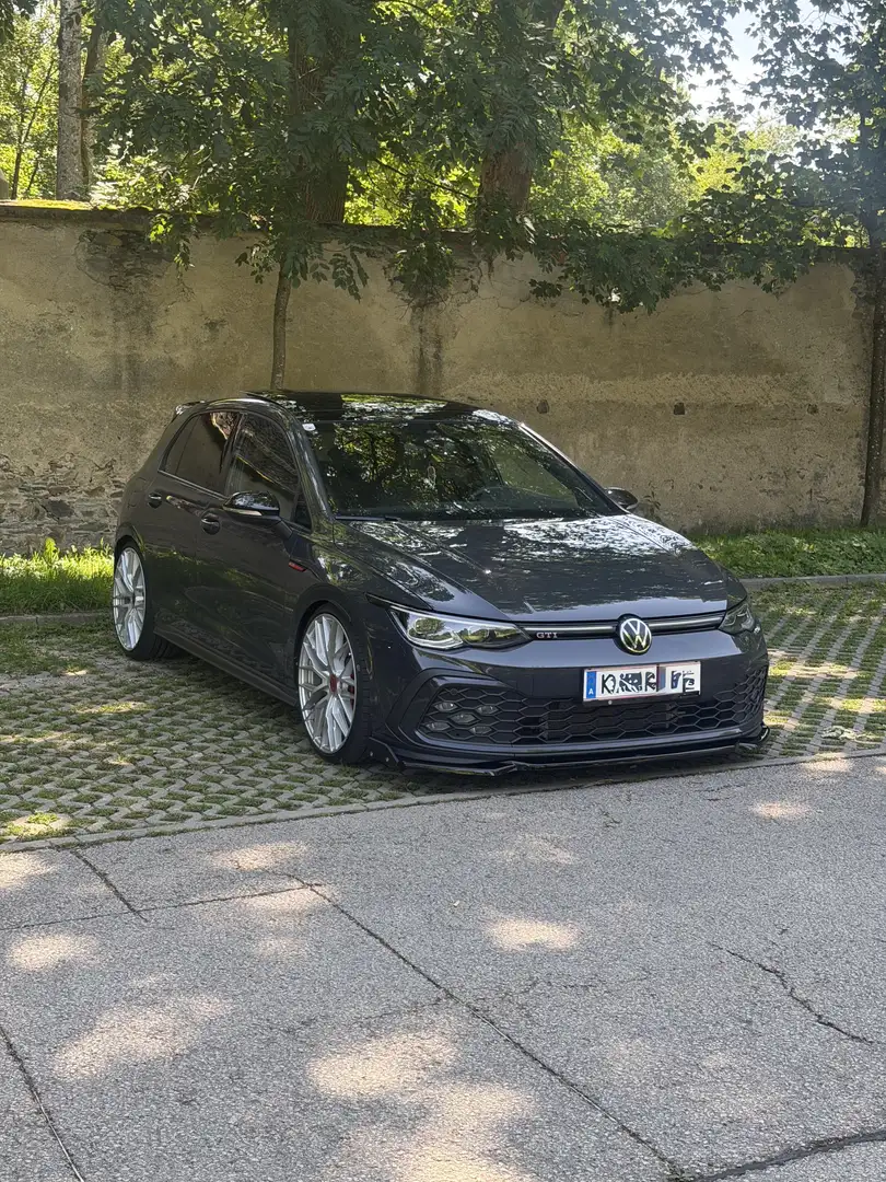 Volkswagen Golf GTI - 1
