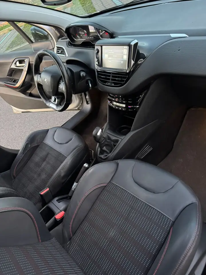 Peugeot 208 1.6 BlueHDi 100ch BVM5 GT Line