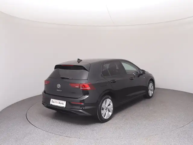 Volkswagen Golf view 4