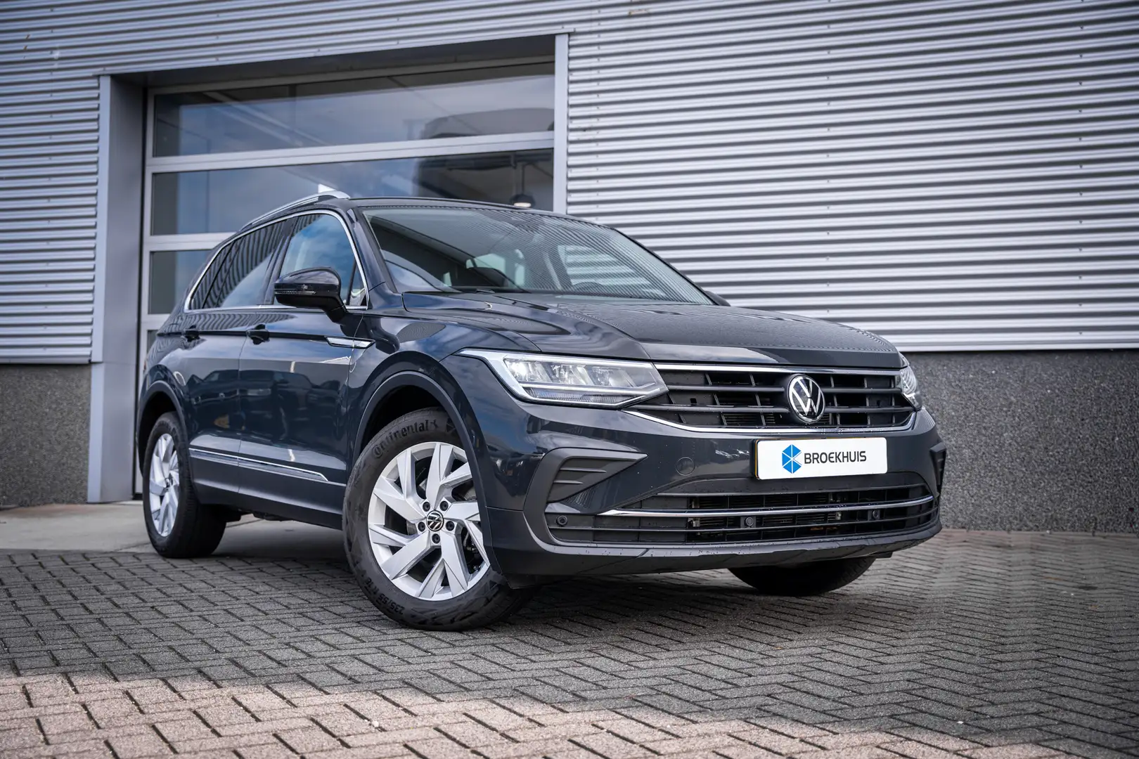 Volkswagen Tiguan 1.5 TSI 150PK DSG Life | Cruise control adaptief m Grijs - 2