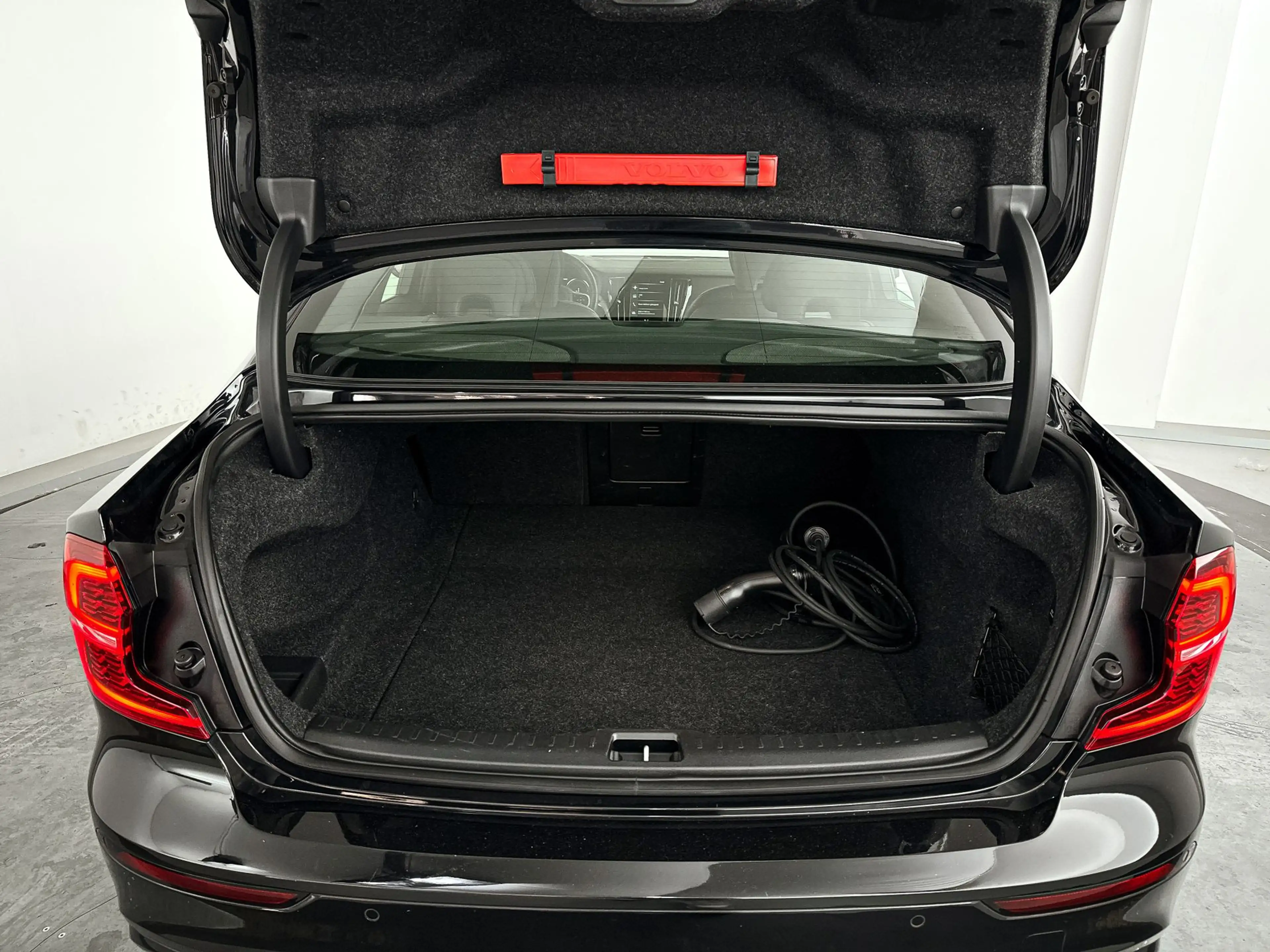 Volvo S60 T6 AWD Twin Engine R-Design | Panoramadak | 360° c — photo 14