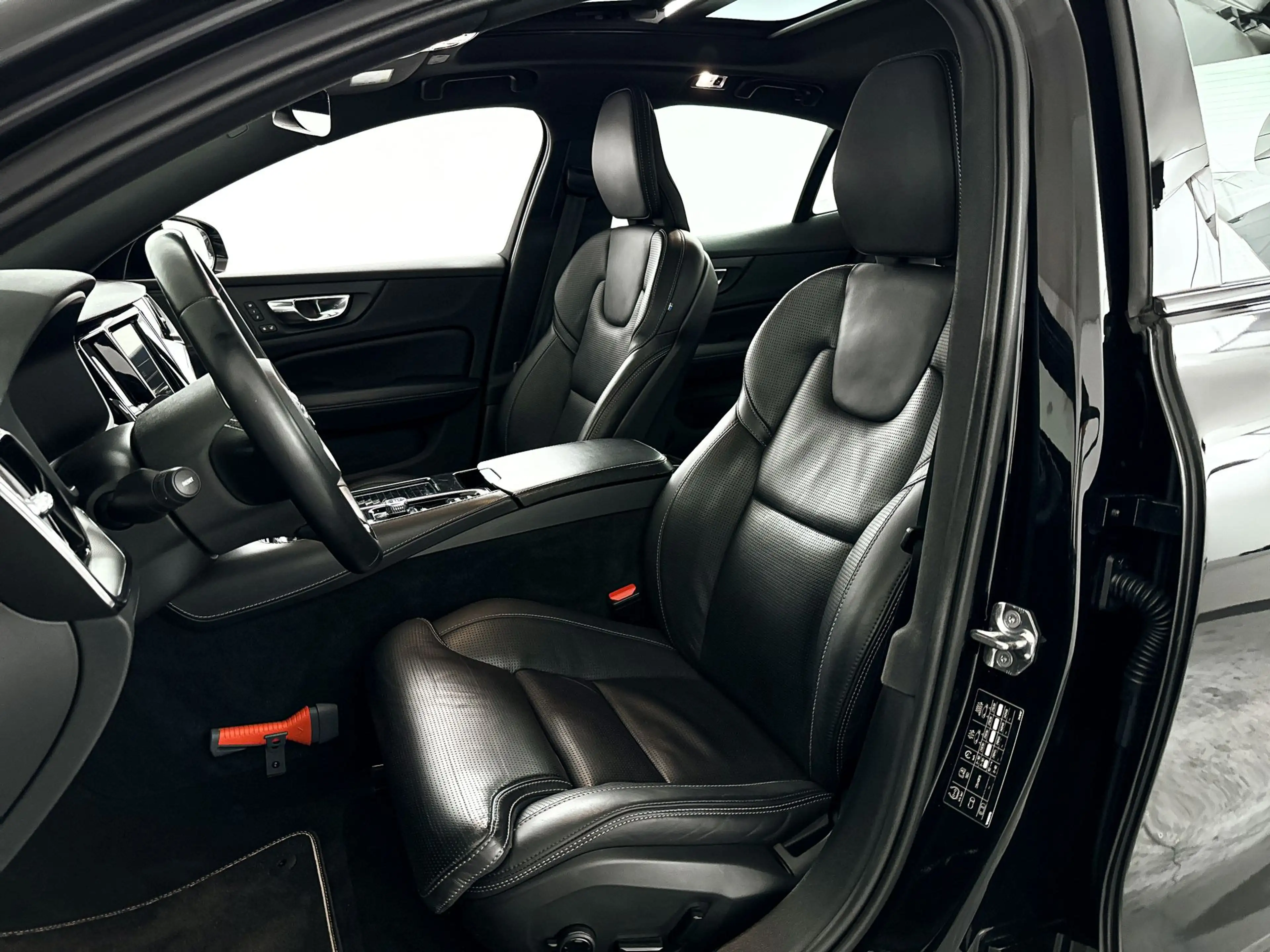 Volvo S60 T6 AWD Twin Engine R-Design | Panoramadak | 360° c — photo 6