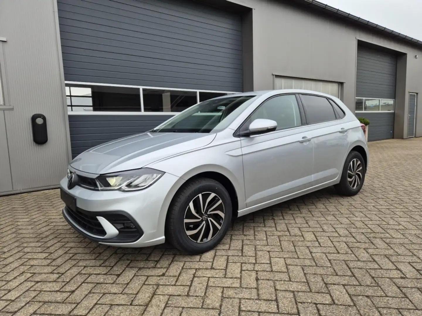 Volkswagen Polo Life 1.0 TSI CARPLAY PDC + R.CAM SHZ DIGITAL COCKP Silber - 1
