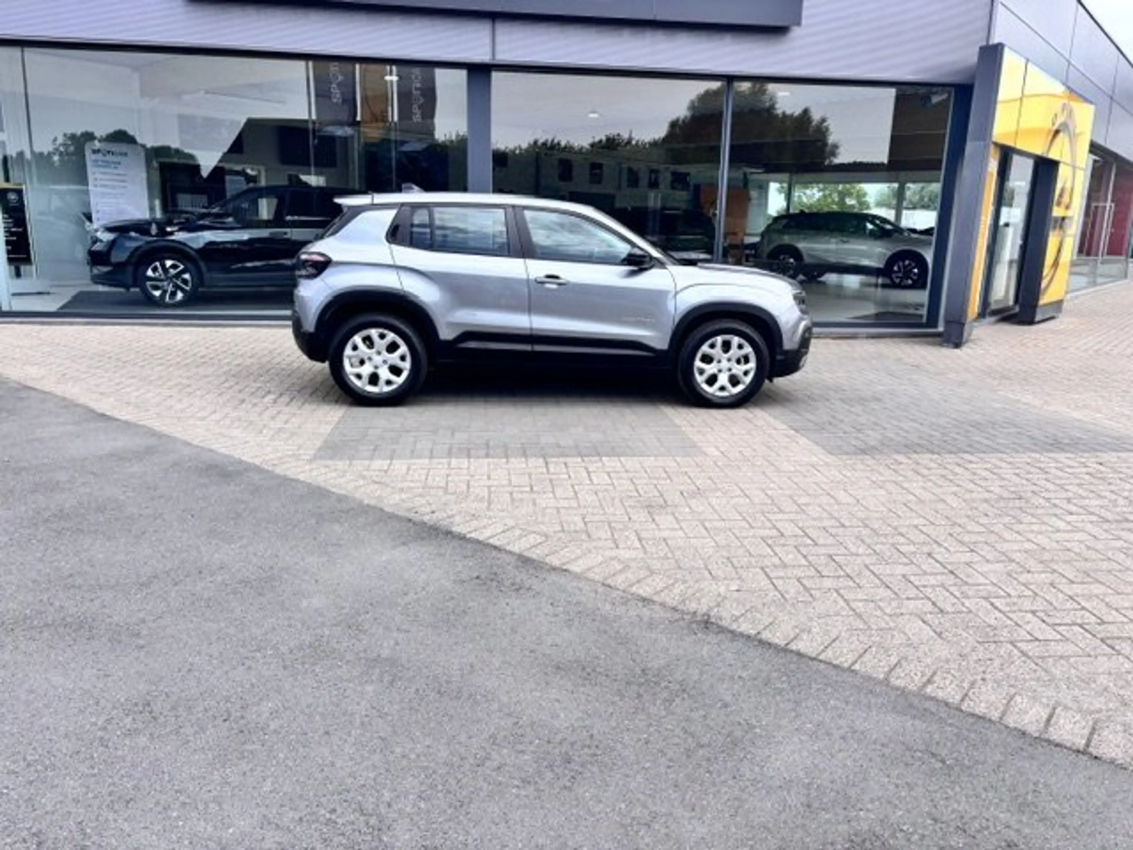 Jeep Avenger Altitude 100PK/GPS/CAMERA/Carplay — photo 11