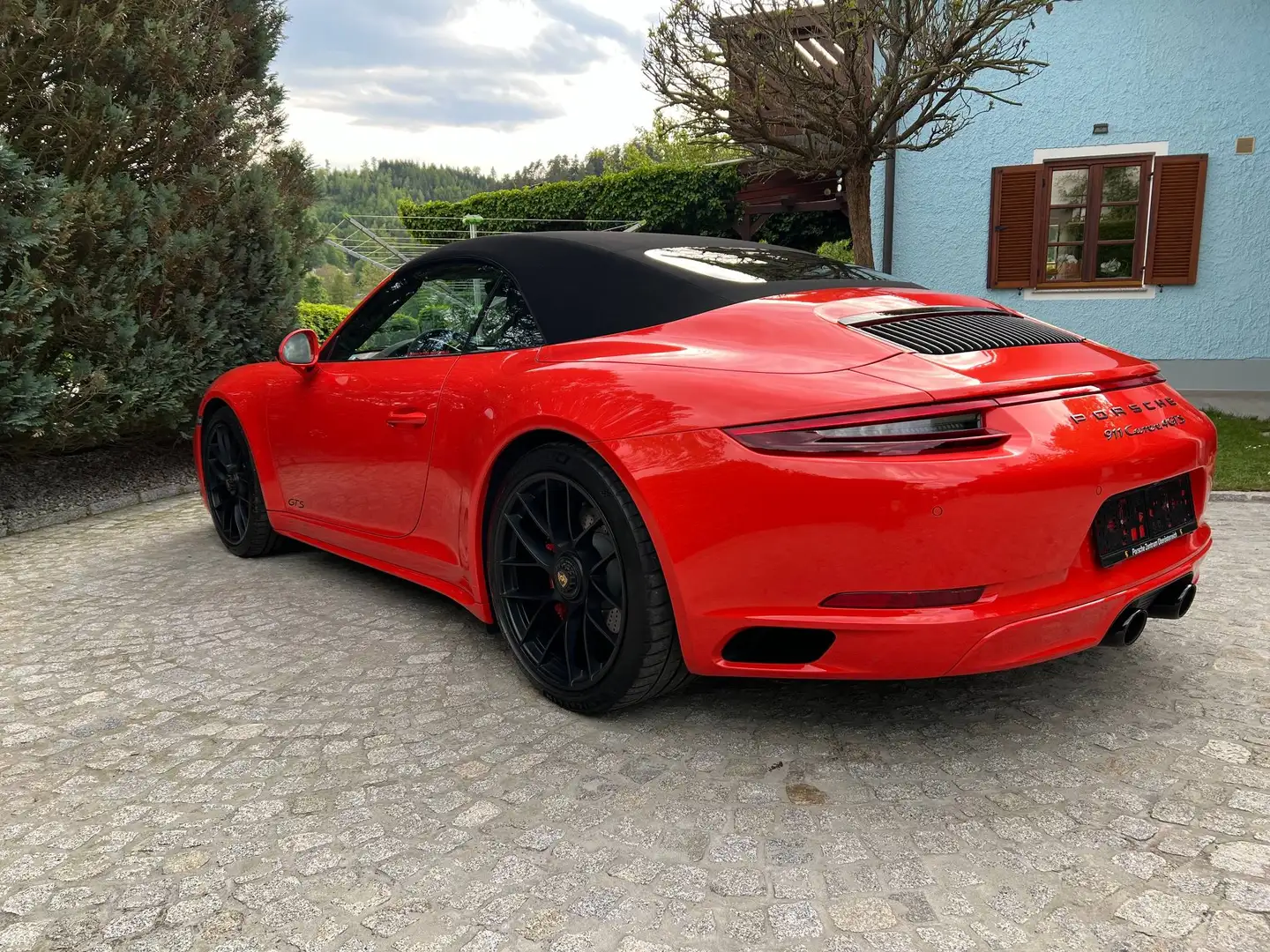 Porsche 991 911 Carrera 4 GTS Cabriolet PDK Orange - 2