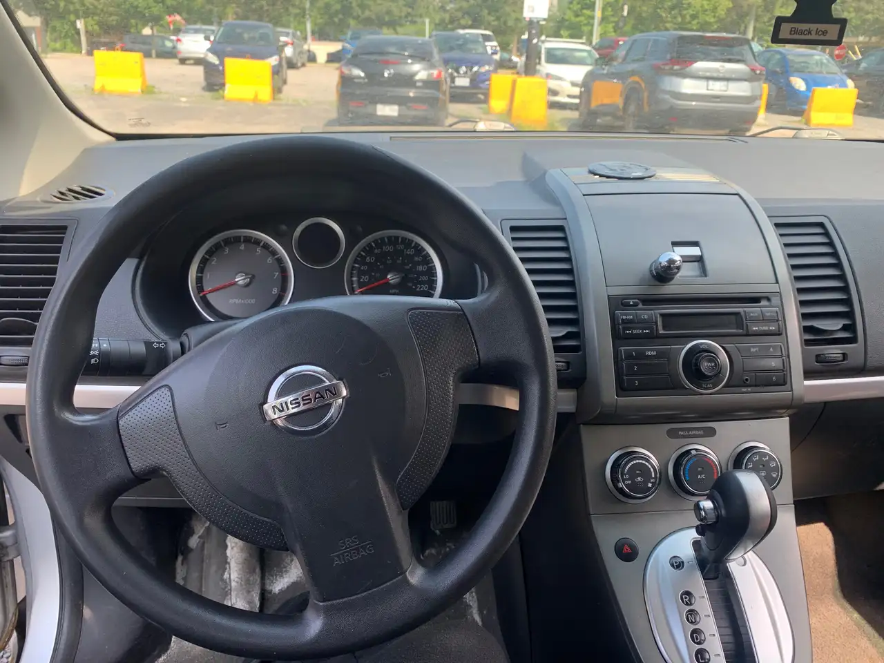 Nissan Sentra снимка Nissan Sentra