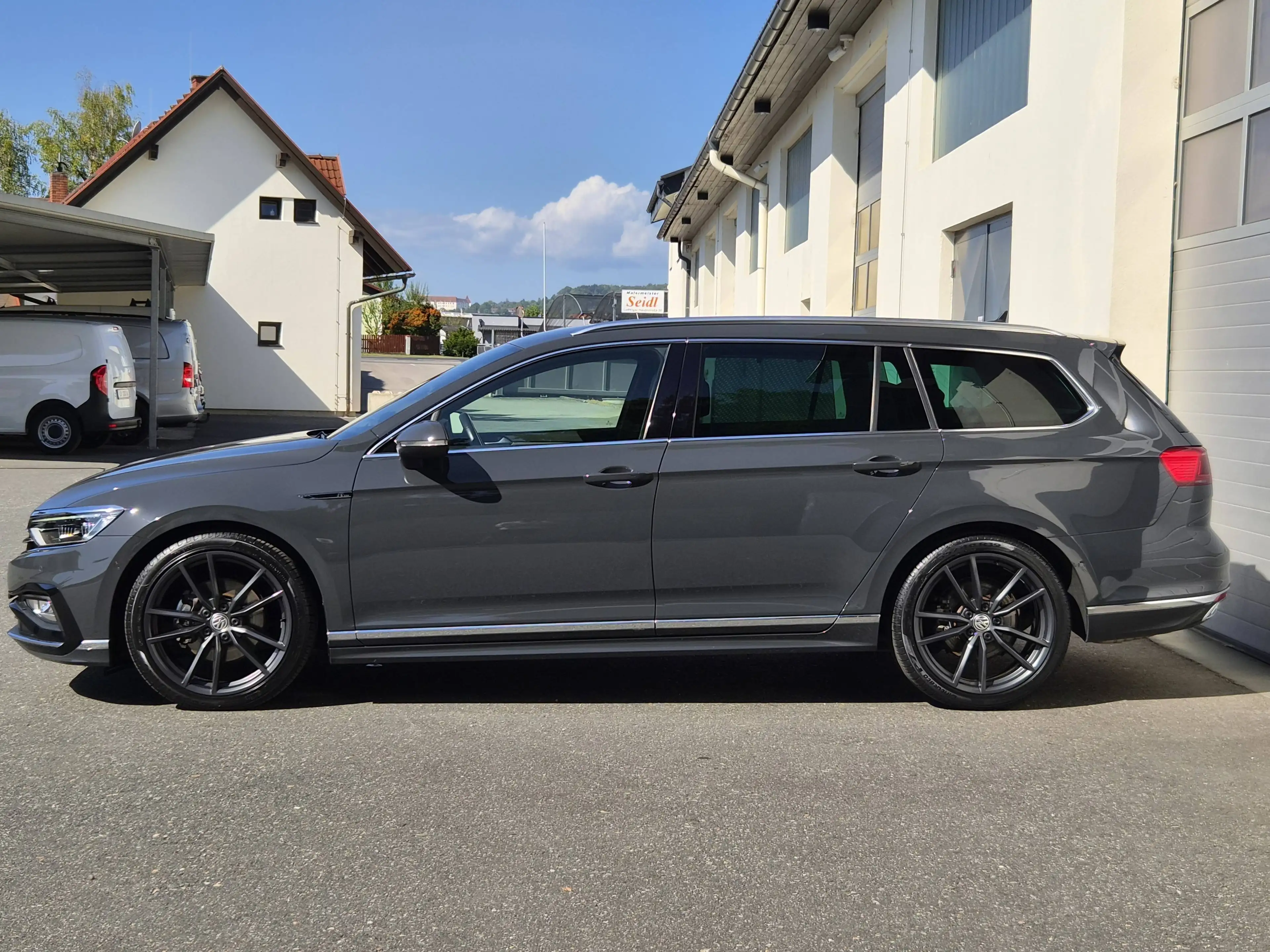 Volkswagen Passat Variant R-line 2,0 SCR TDI 4Motion DSG *Virtual*IQ.Light*AHK* — photo 6