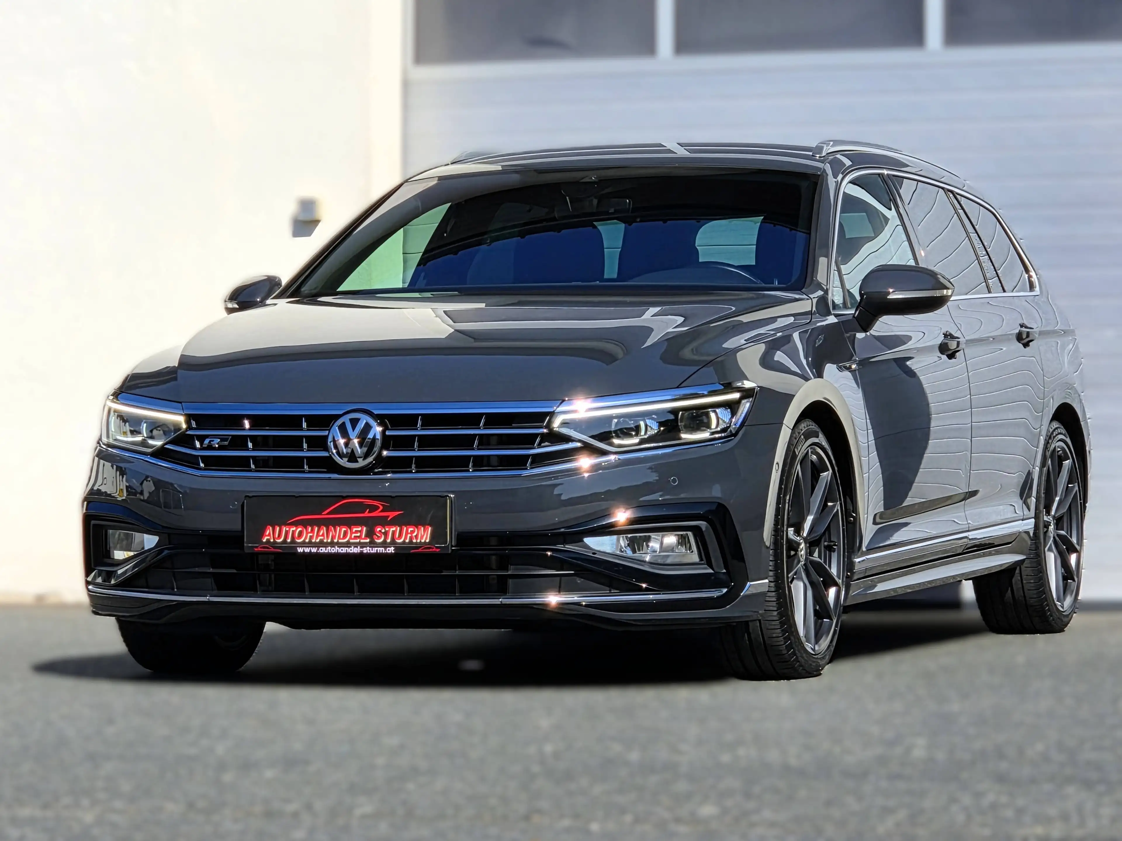 Volkswagen Passat Variant R-line 2,0 SCR TDI 4Motion DSG *Virtual*IQ.Light*AHK* — photo 3