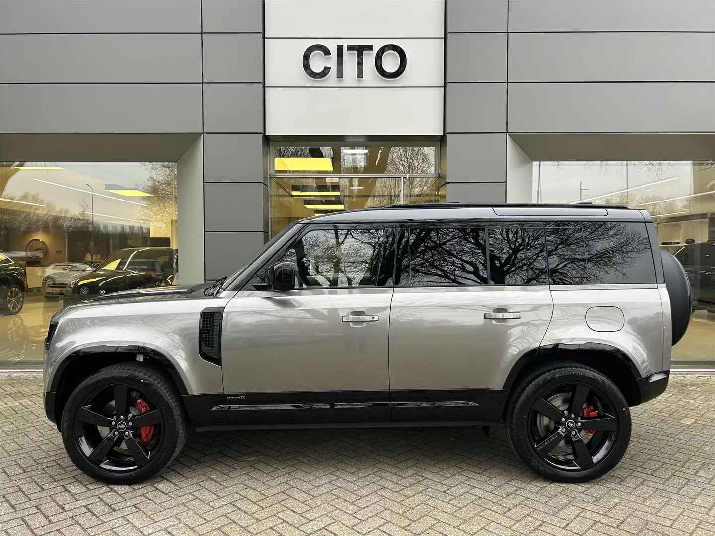 Land Rover Defender P300e PHEV AWD X Grigio - 2