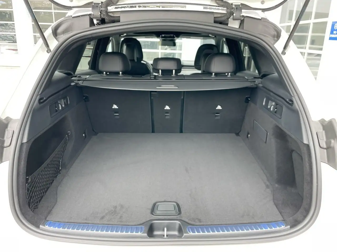 Mercedes-Benz GLC снимка Mercedes-Benz GLC