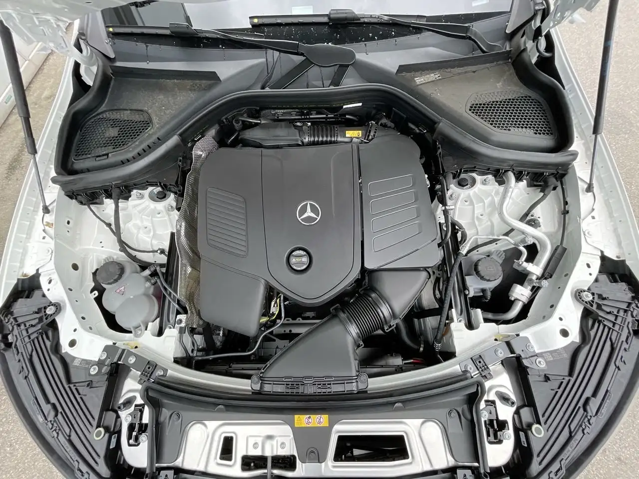 Mercedes-Benz GLC снимка Mercedes-Benz GLC