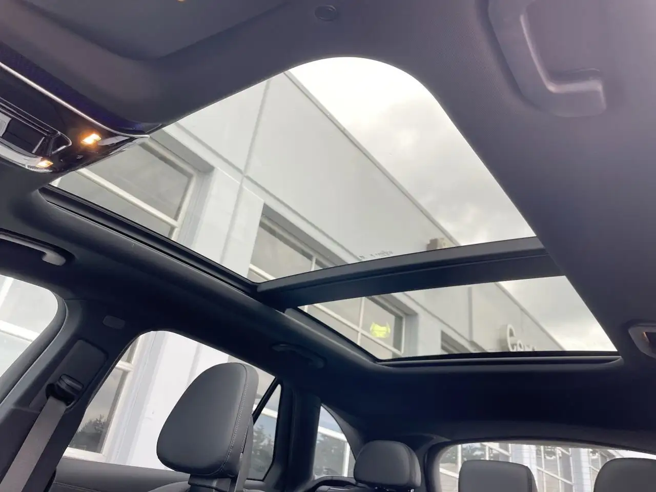 Mercedes-Benz GLC снимка Mercedes-Benz GLC