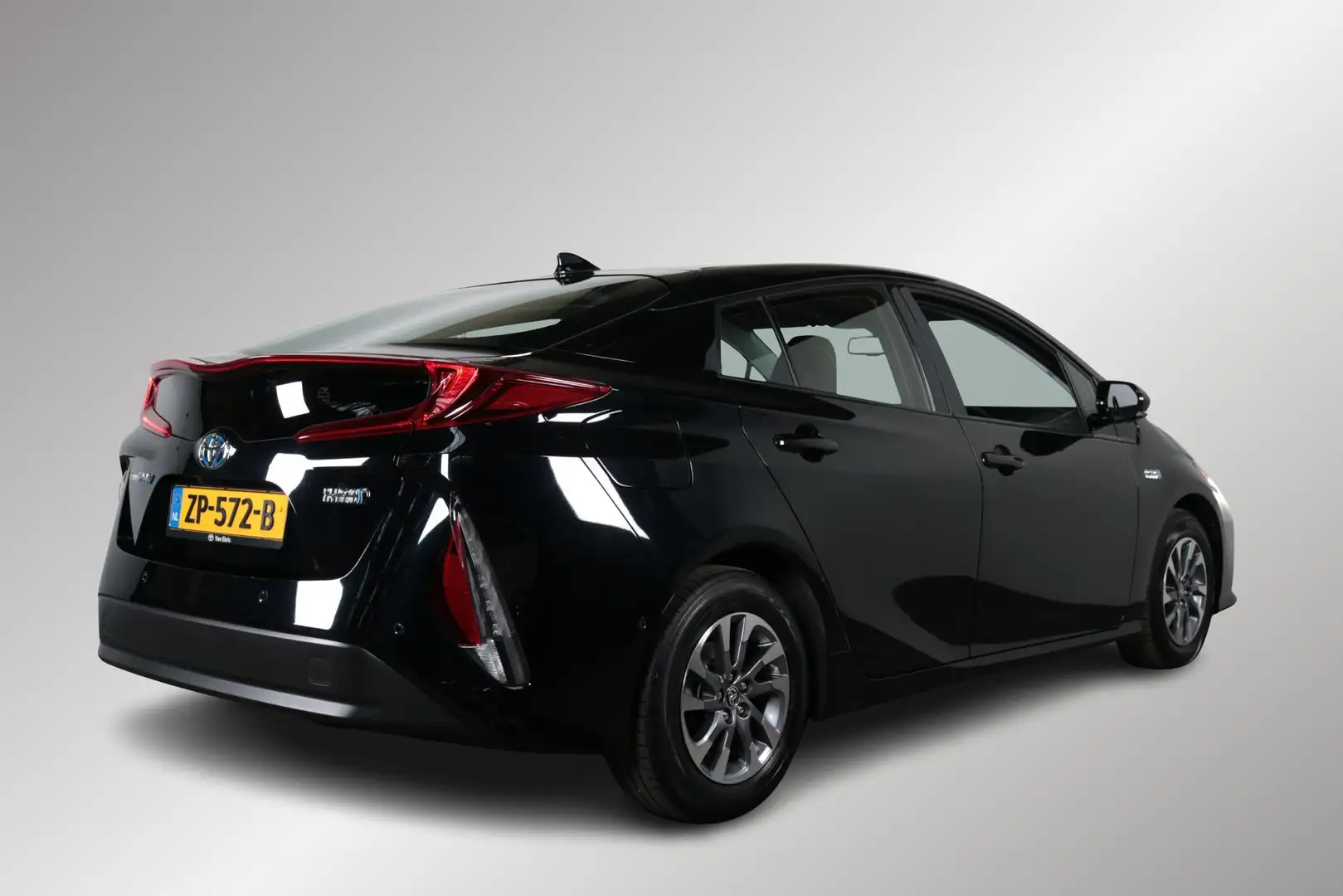 Toyota Prius 1.8 Plug-in Executive BSM,Navi,Stoelverwarming,Led Zwart - 2