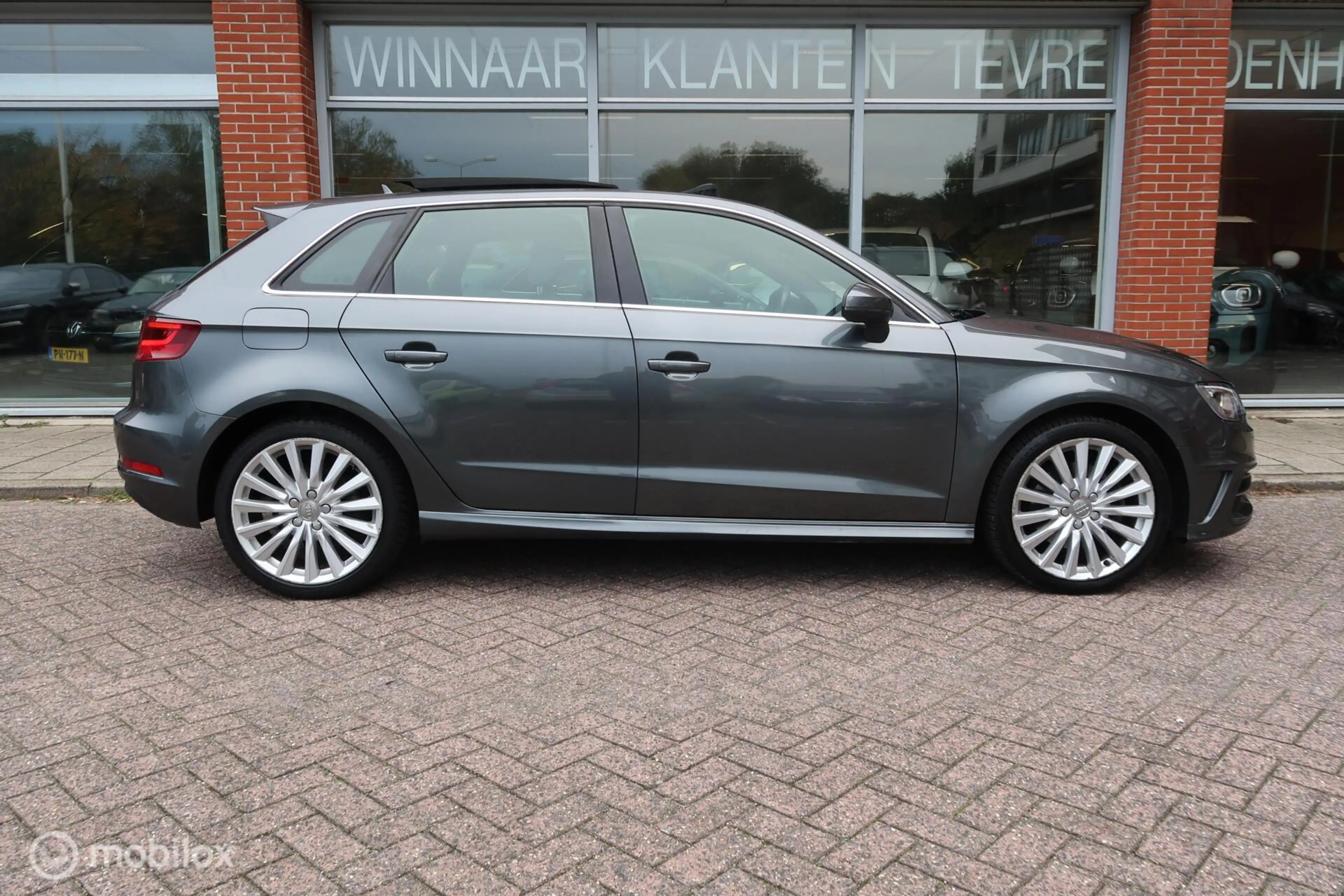 Audi A3 Sportback 1.4 e-tron PHEV S-Line Pano Navi — photo 6