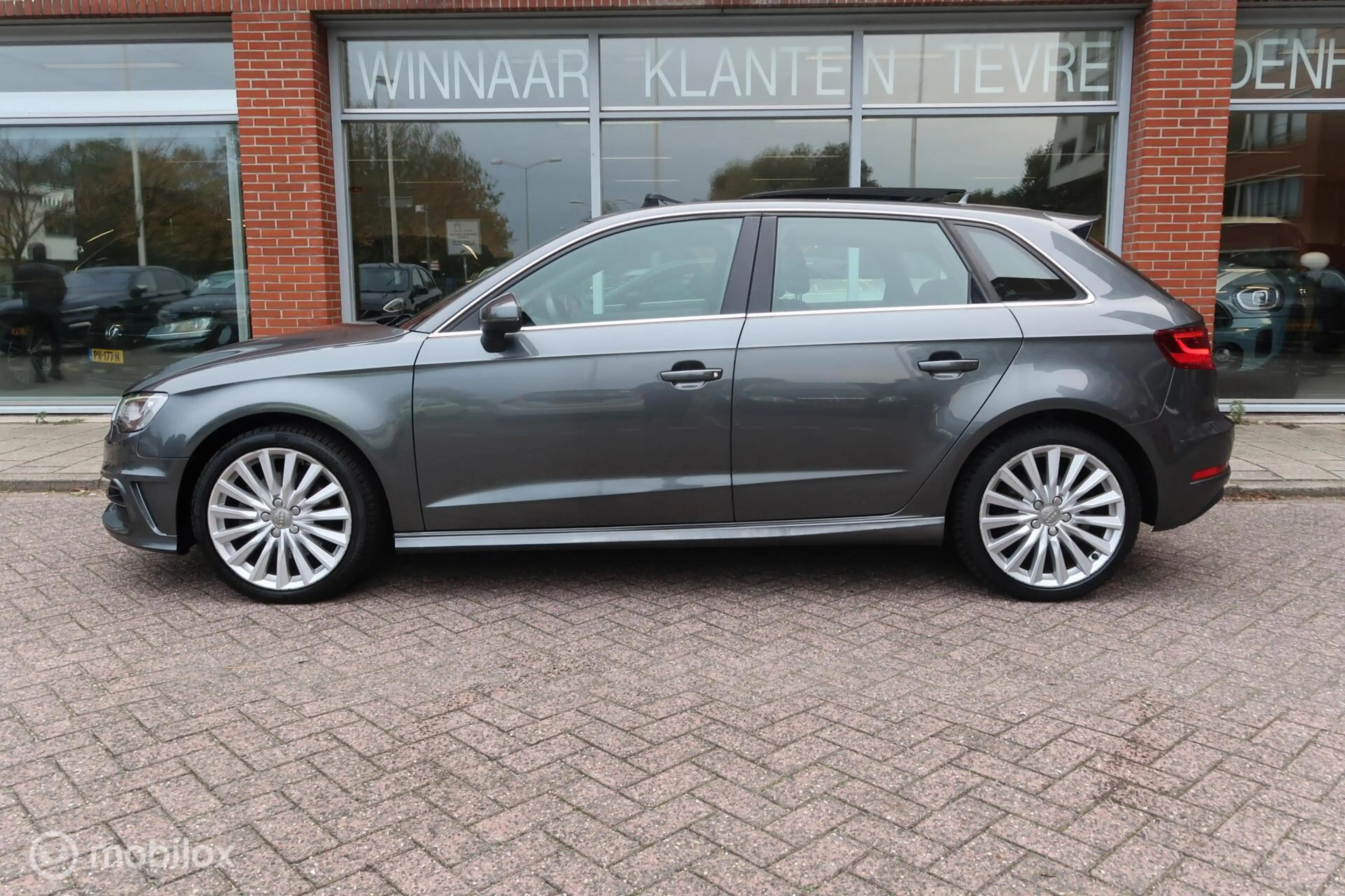 Audi A3 Sportback 1.4 e-tron PHEV S-Line Pano Navi — photo 5